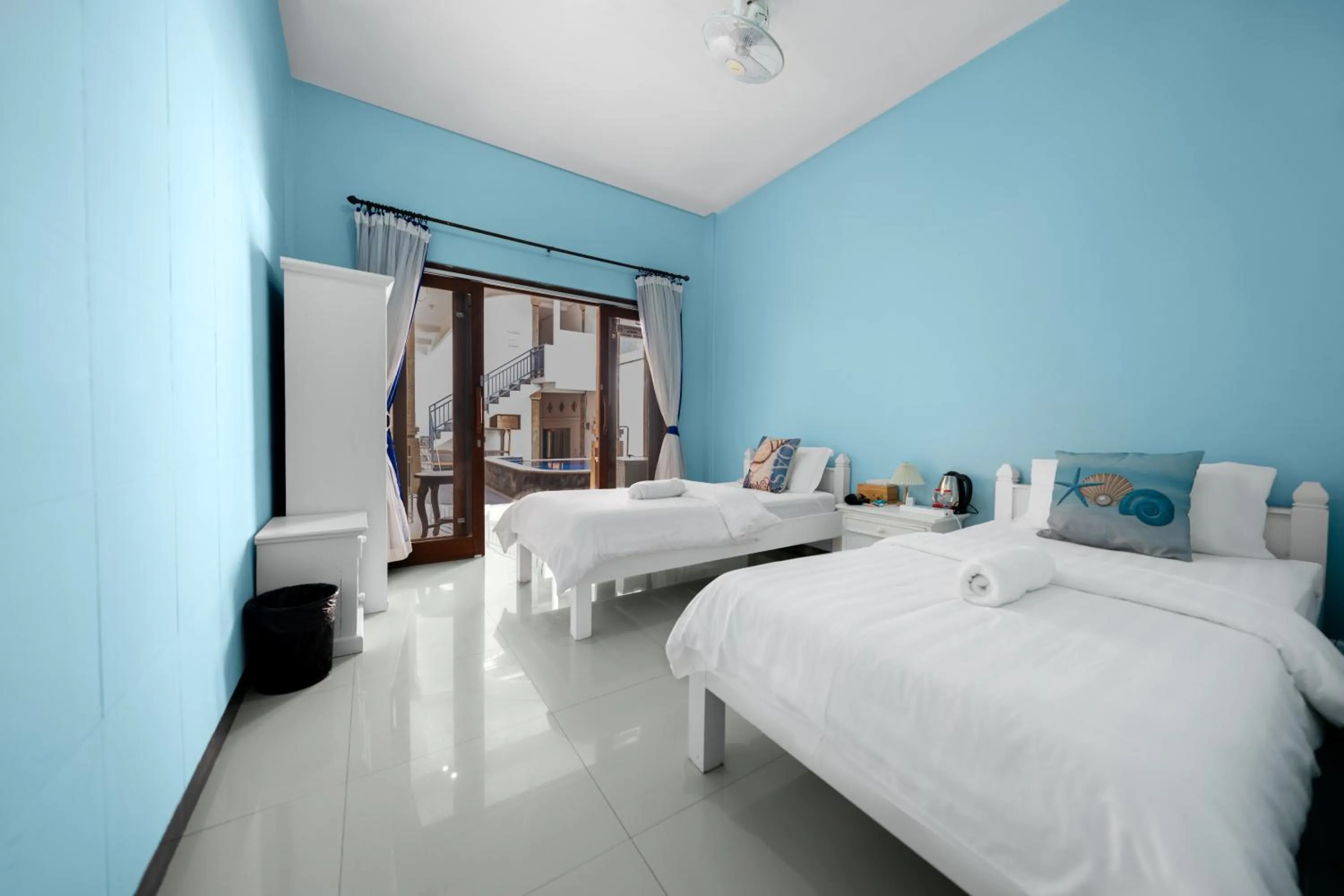 Bed in Dive & Dwell Tulamben