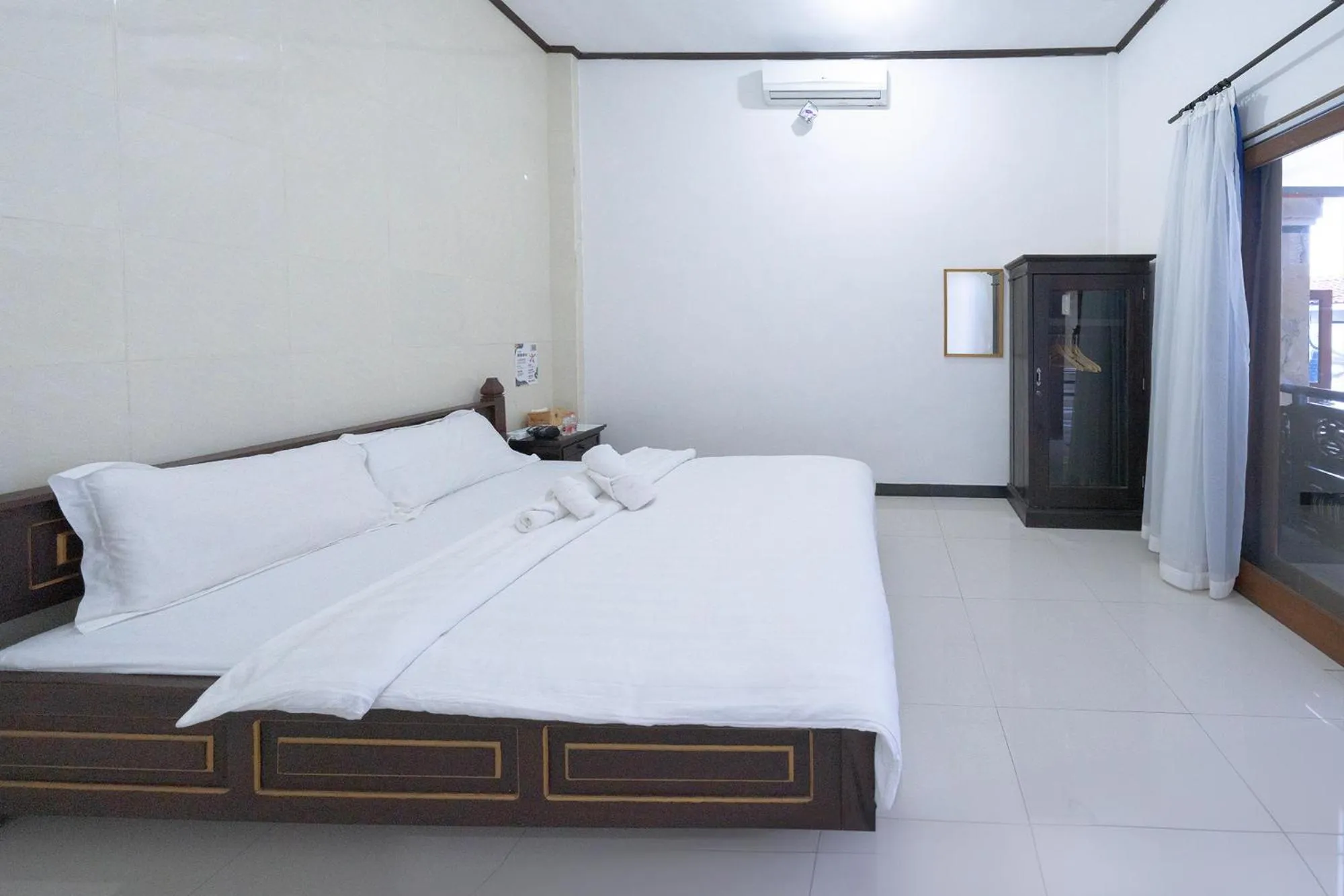 Bed in Dive & Dwell Tulamben