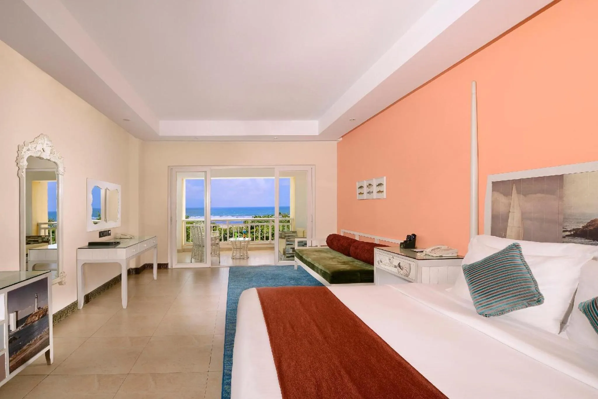 Bedroom, Bed in Mayfair Waves