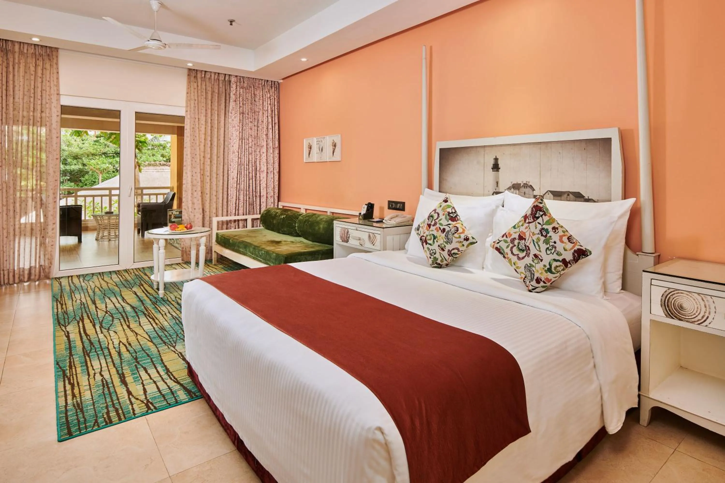 Bedroom, Bed in Mayfair Waves