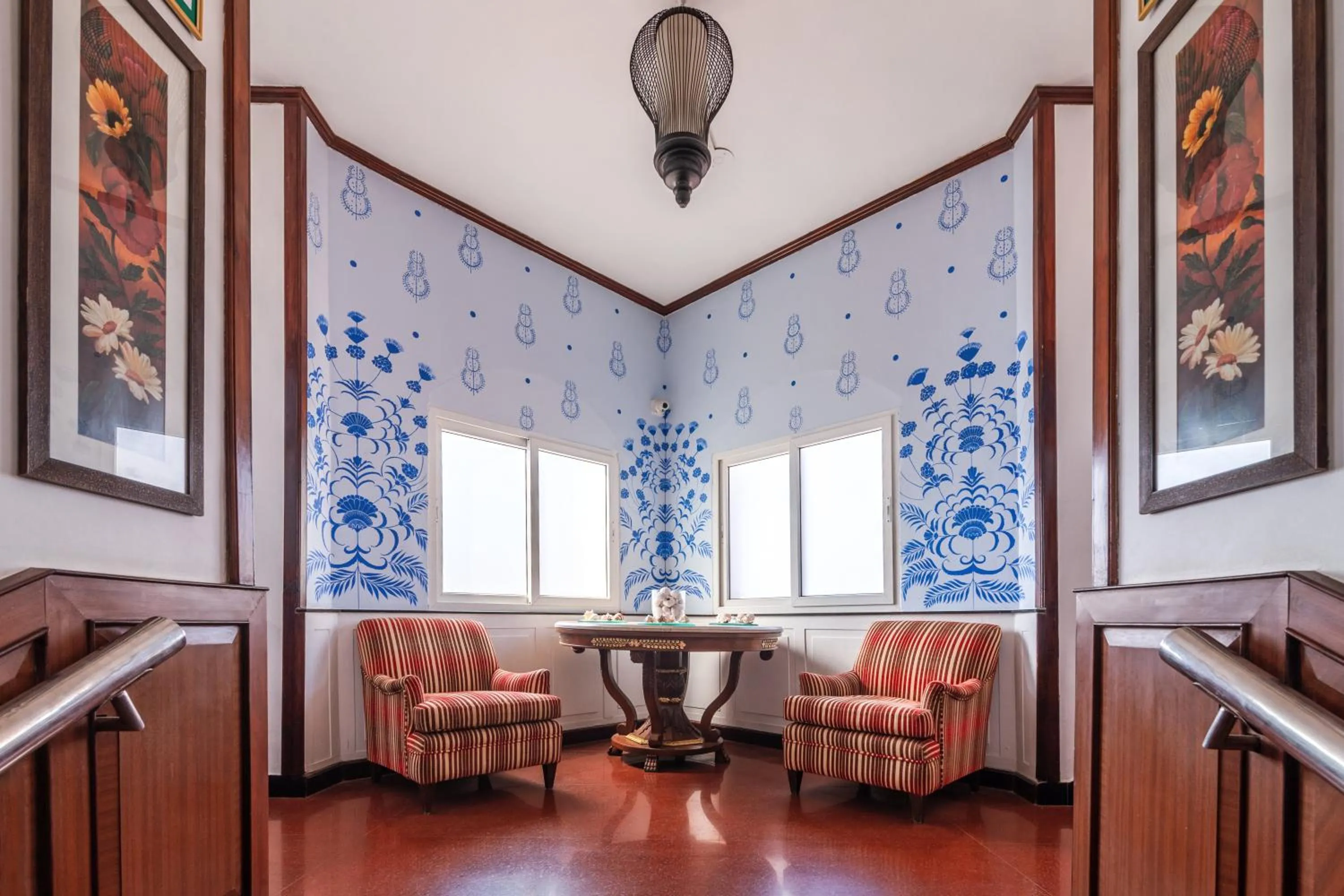 Seating area in Mayfair Waves