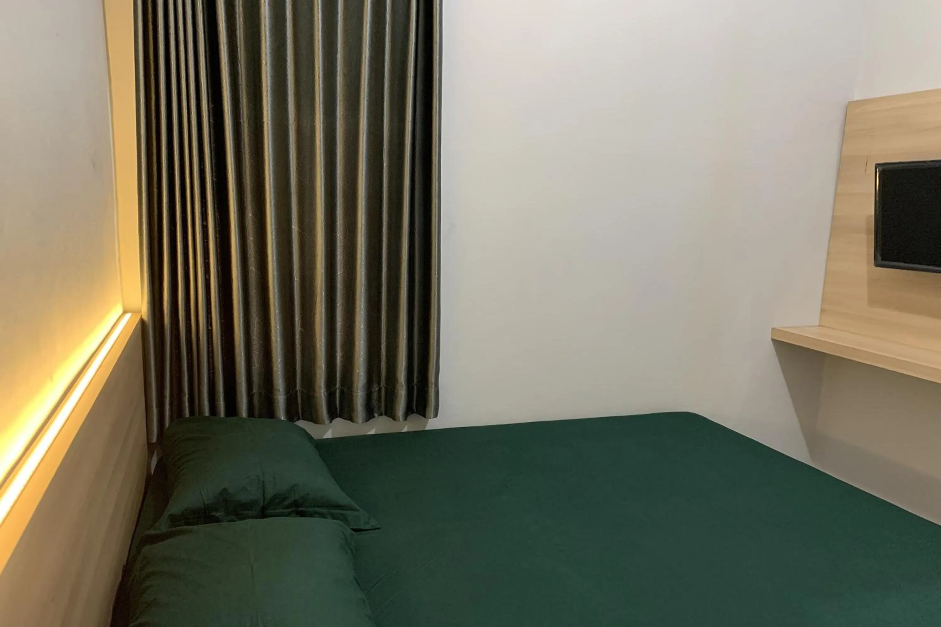 Bed in Hotel Merak Indah