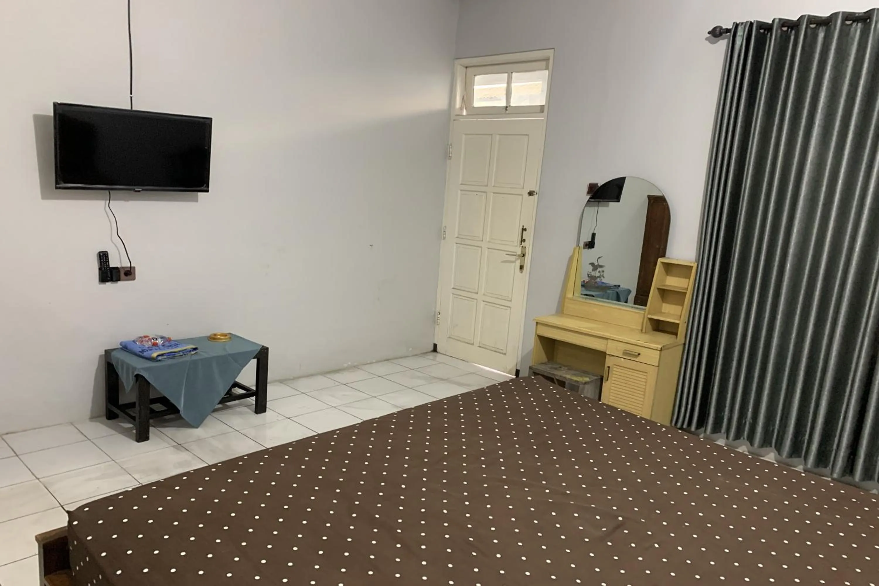 Bed in Hotel Merak Indah