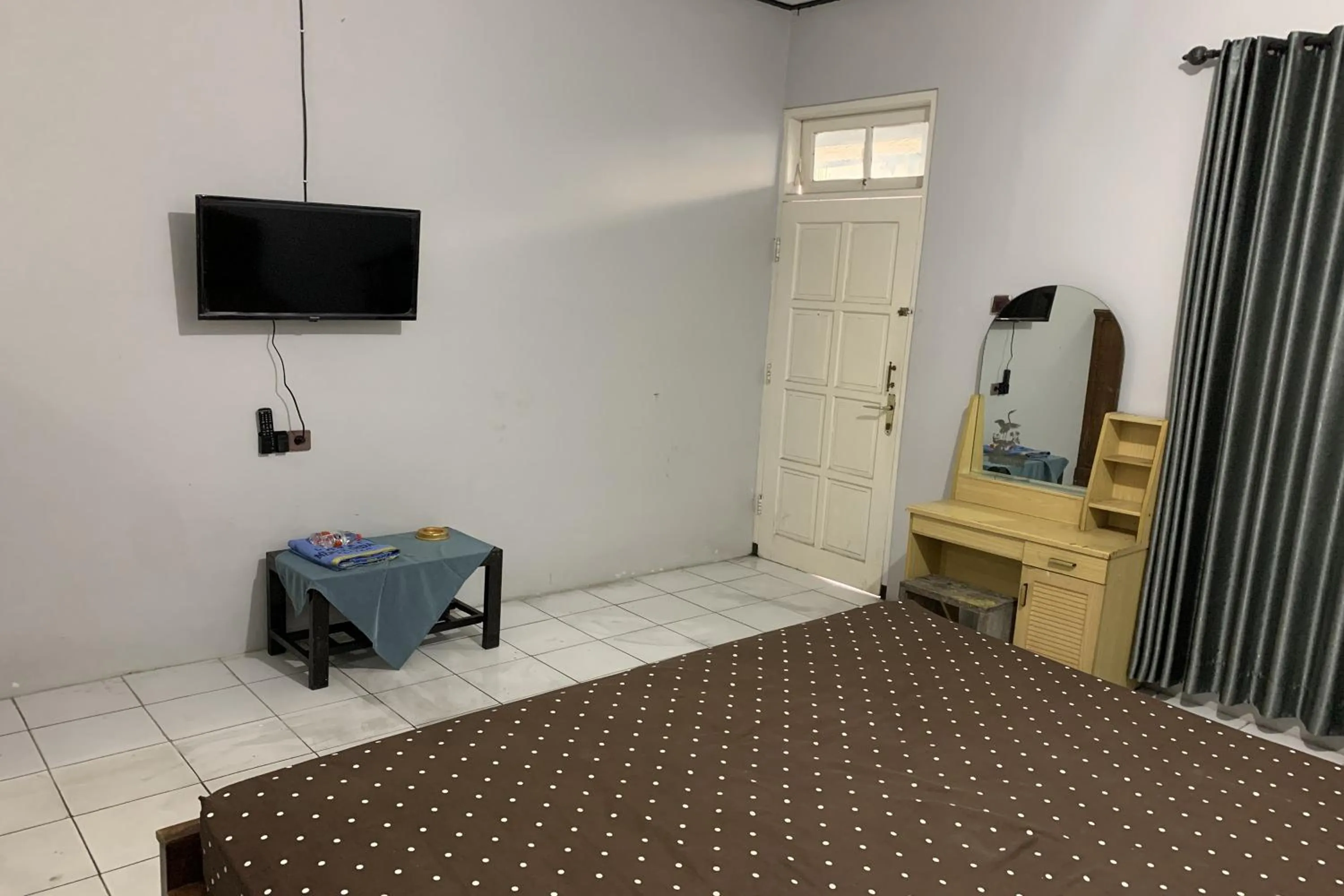 Bed in Hotel Merak Indah