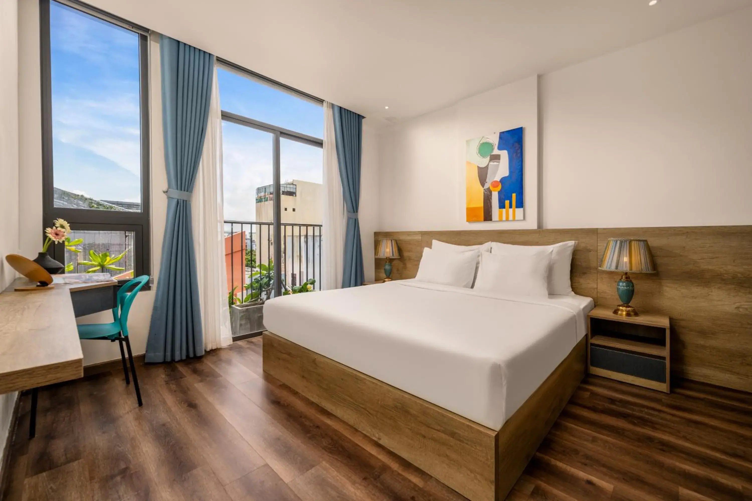 Deluxe Suite with Sea View in Lantana House Boutique Da Nang Deluxe Suite with Sea View in Lantana House Boutique Da Nang