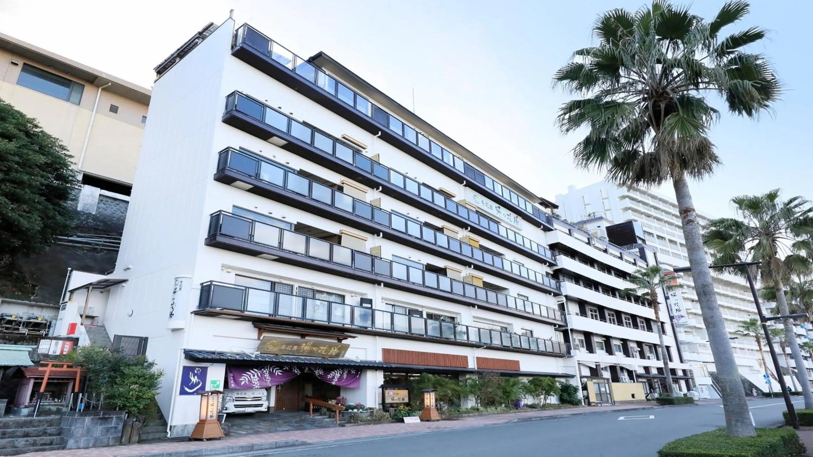 Property building in Syukaen Yunohanazen