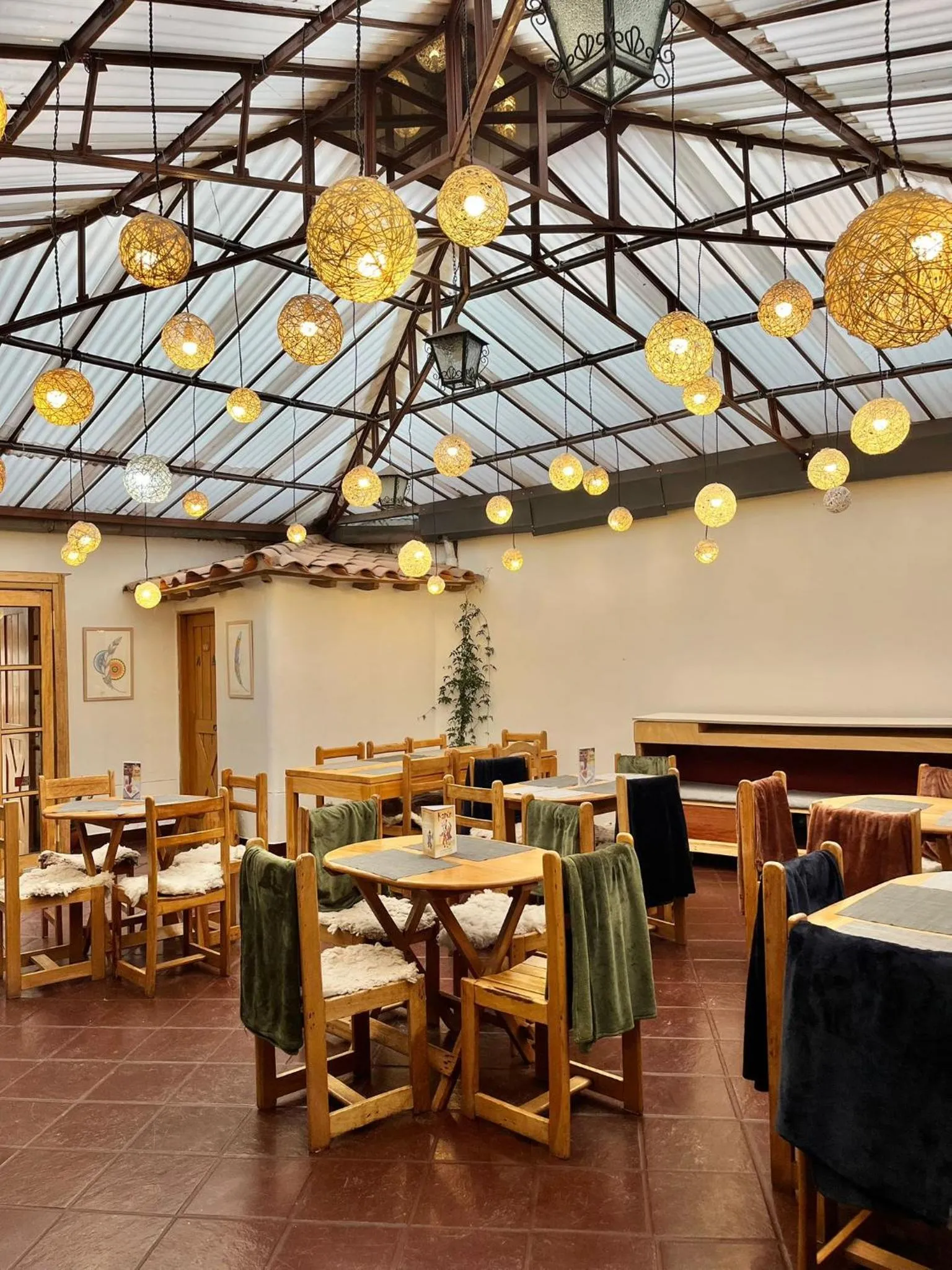 Restaurant/places to eat in Andenes del Sol