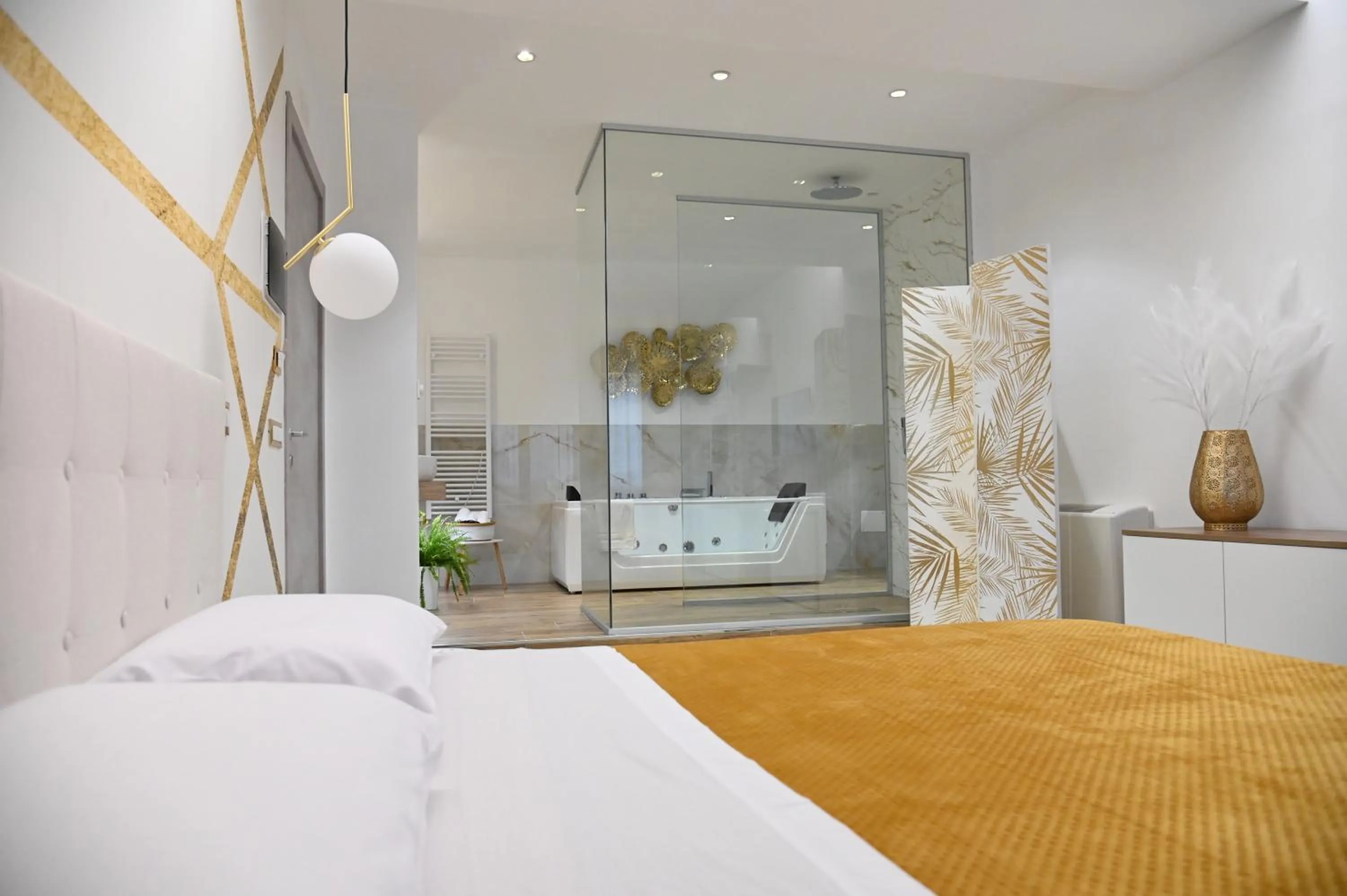 Shower, Bed in Civico 31 Luxury rooms