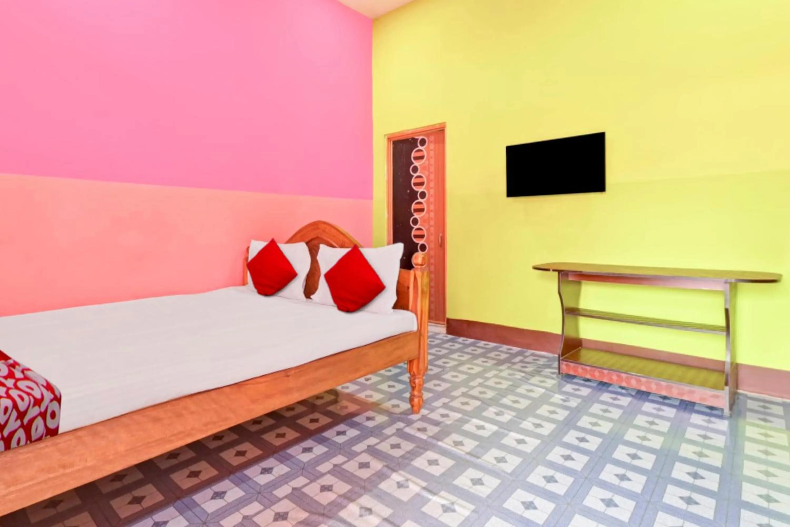 Bedroom, Bed in Hotel O WELCOME RESORT & FAMILY RESTAURANT