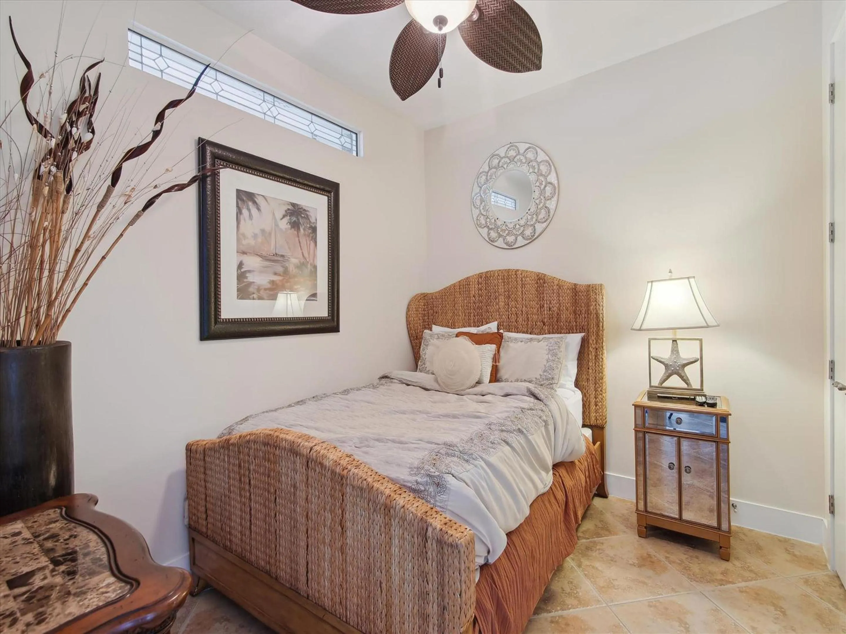 Property building, Bed in Diamond Beach 510-mermaid Manor