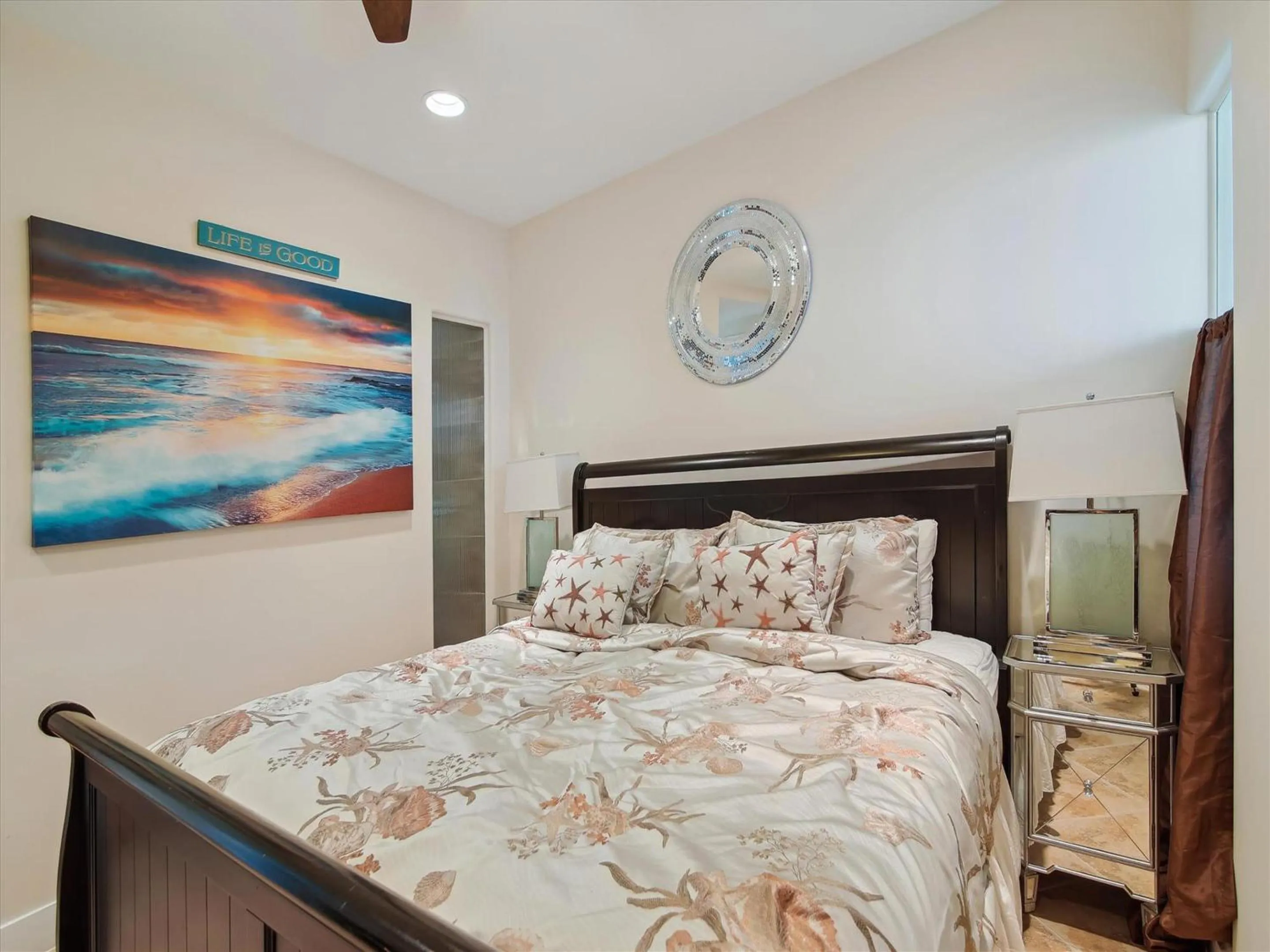 Property building, Bed in Diamond Beach 510-mermaid Manor
