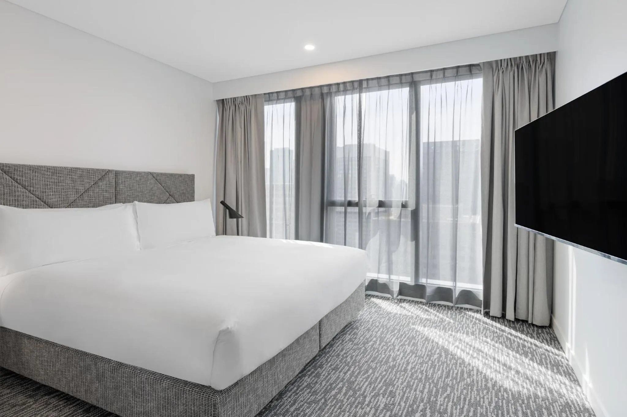 Bedroom, Bed in Meriton Suites Melbourne