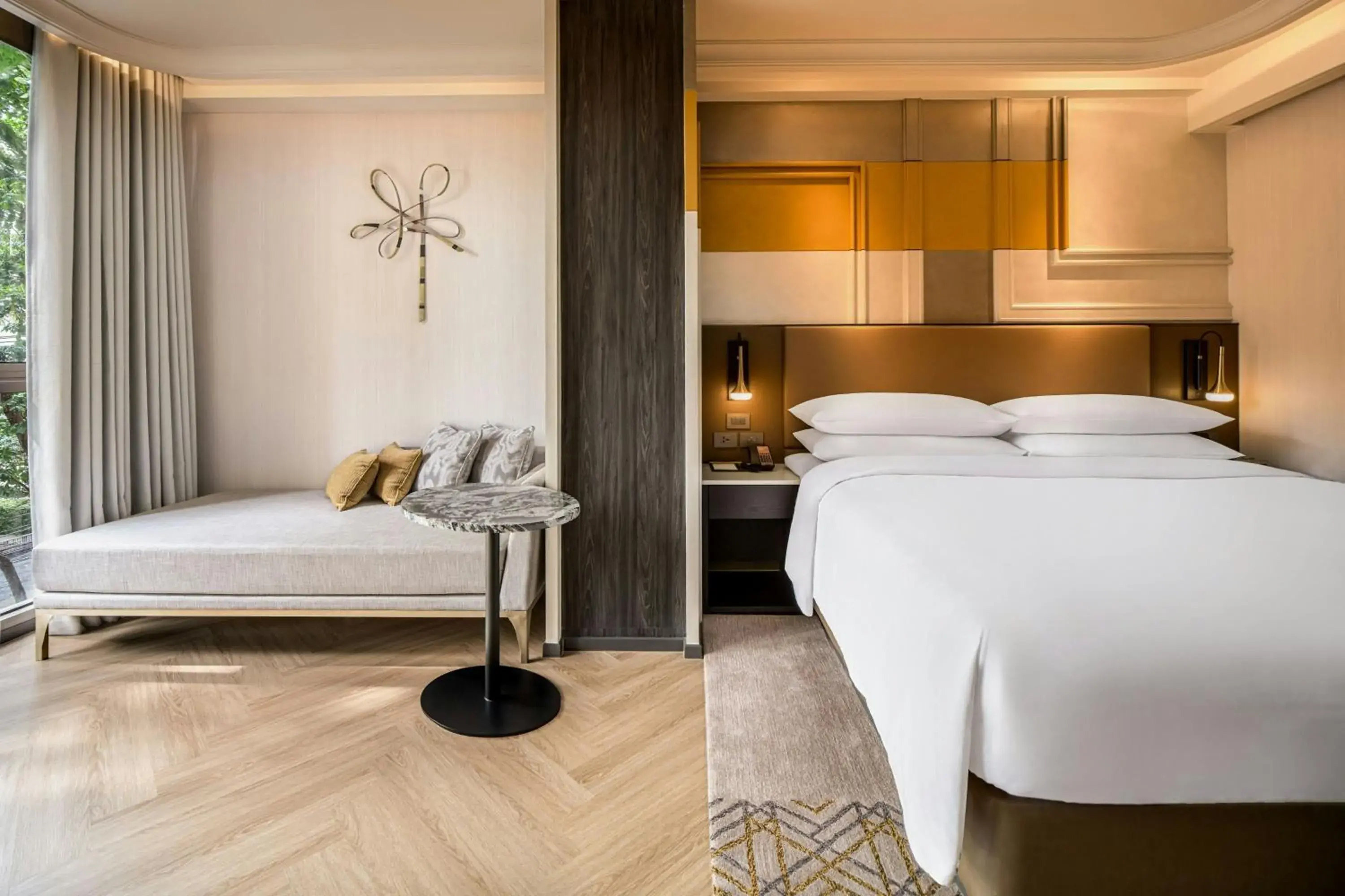 Topaz Deluxe King in Madi Paidi Bangkok, Autograph Collection Topaz Deluxe King in Madi Paidi Bangkok, Autograph Collection