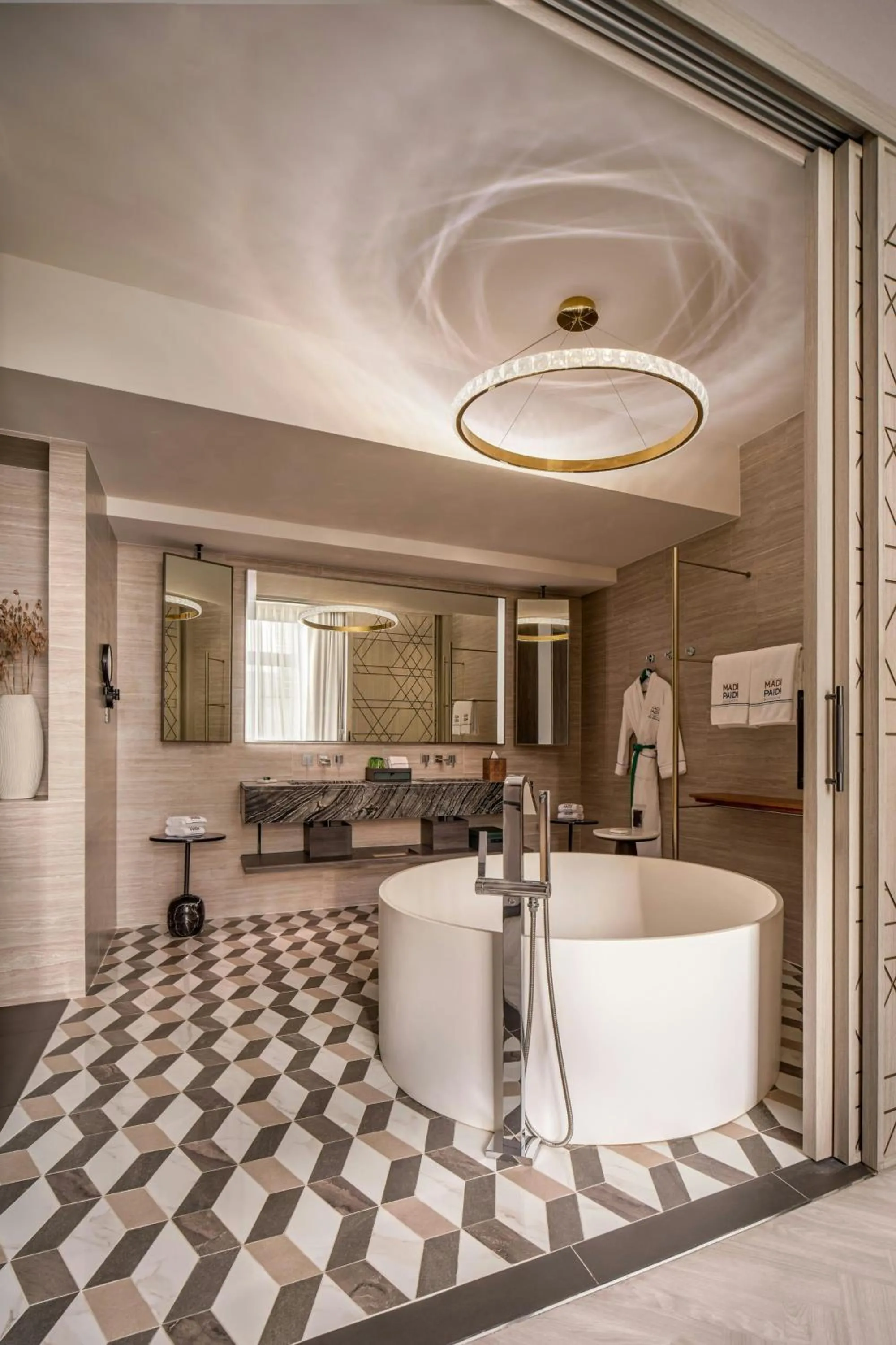 Bathroom in Madi Paidi Bangkok, Autograph Collection