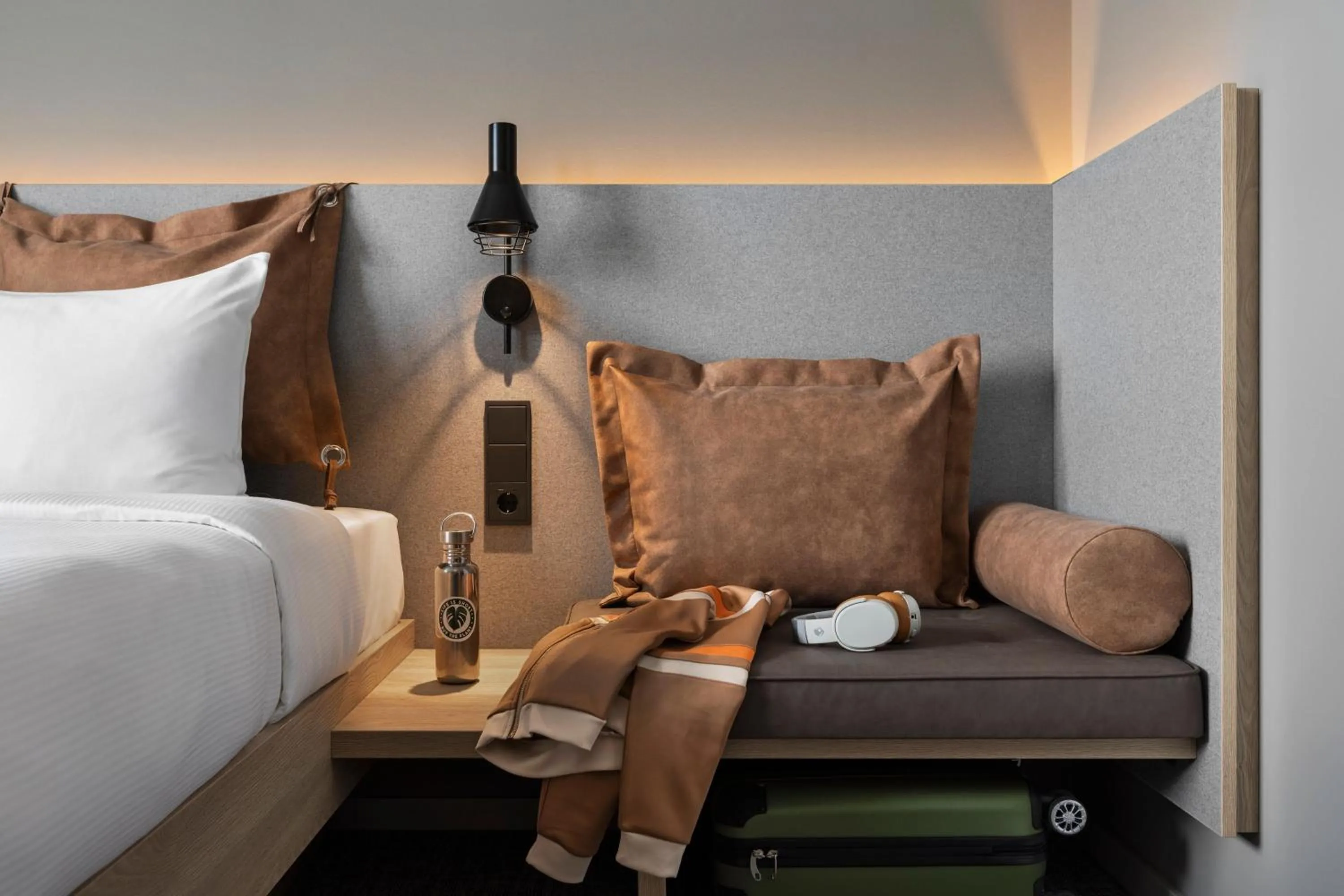 Photo of the whole room, Bed in Moxy Vienna City East