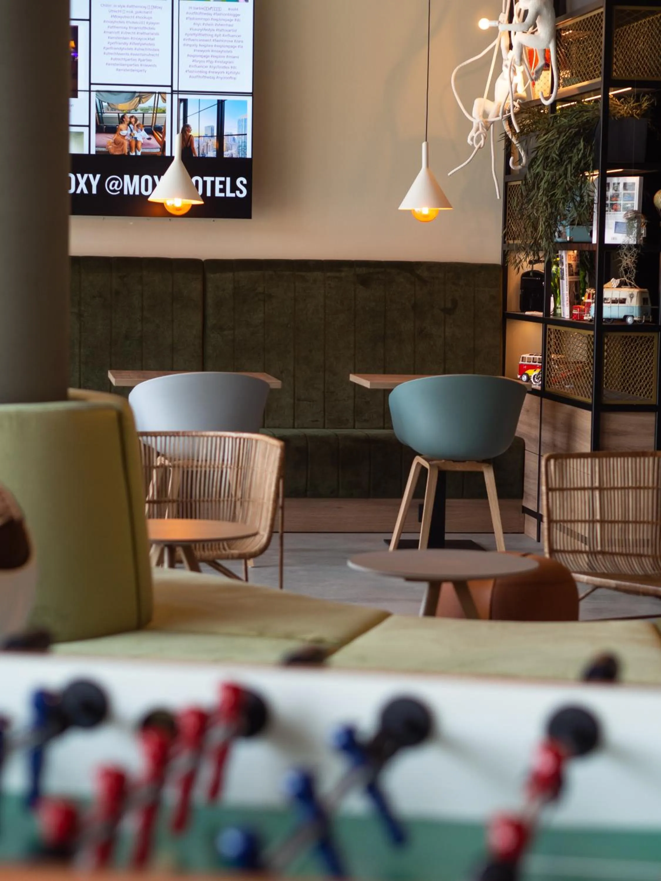 Communal lounge/ TV room in Moxy Vienna City East