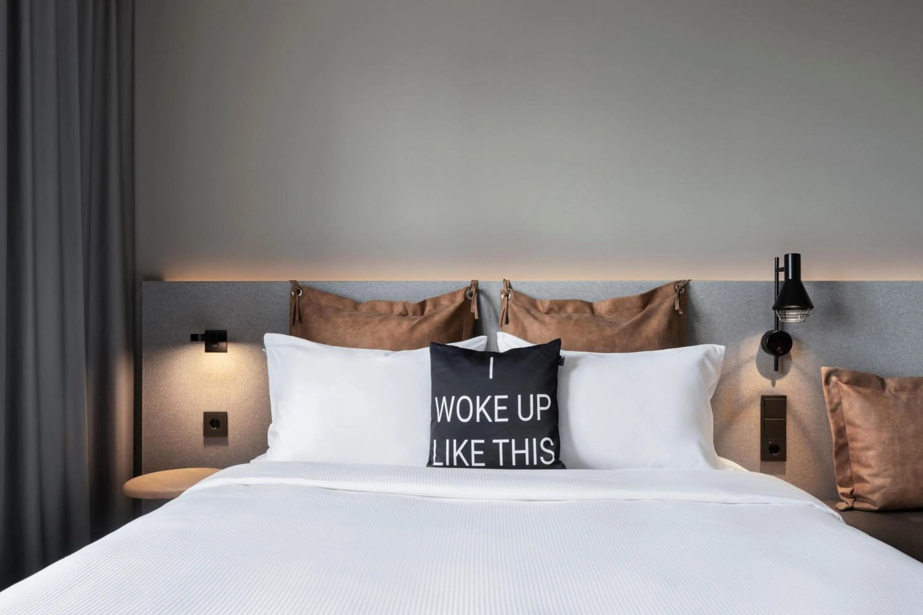 Photo of the whole room, Bed in Moxy Vienna City East