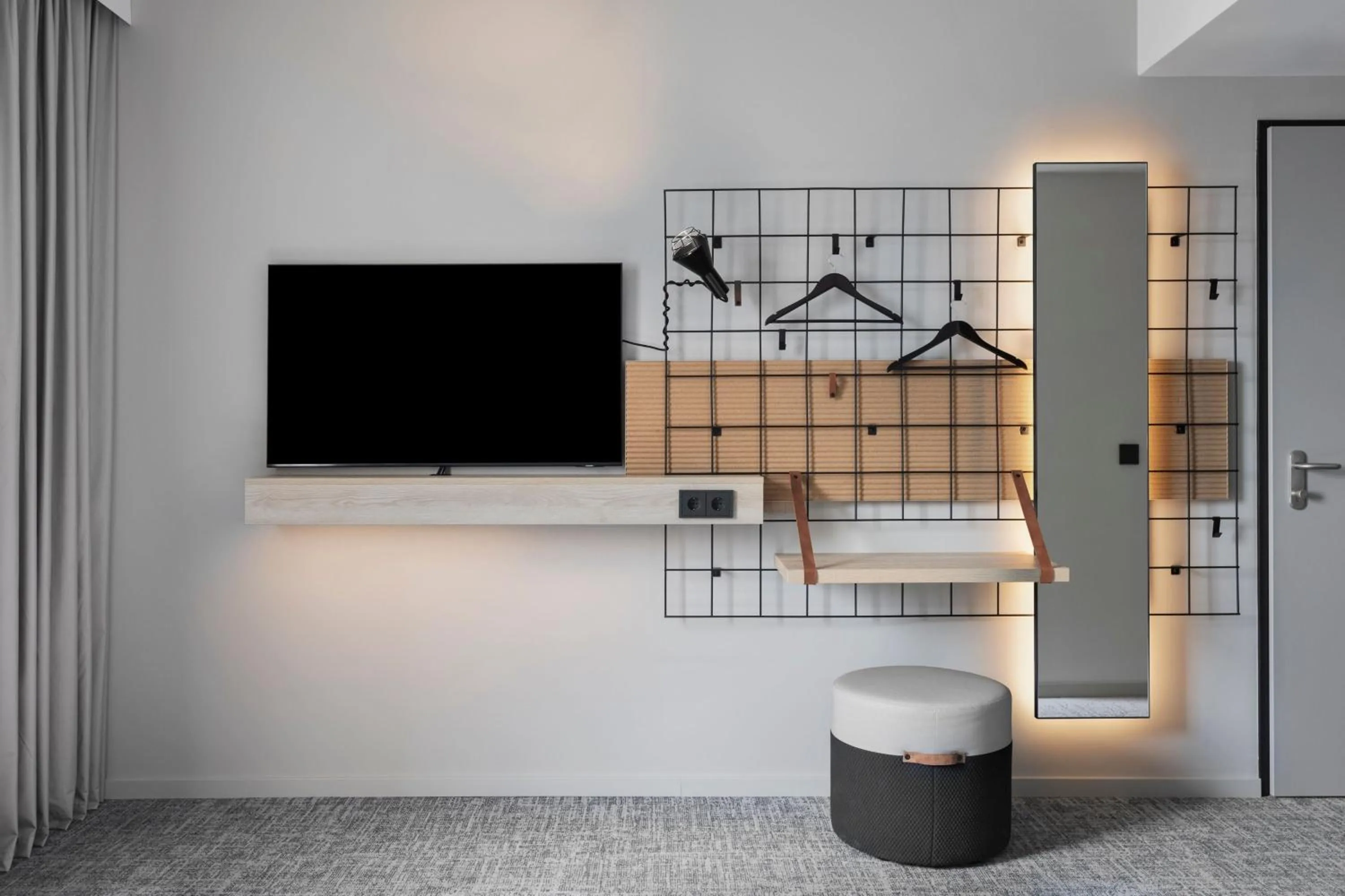 Photo of the whole room in Moxy Vienna City East