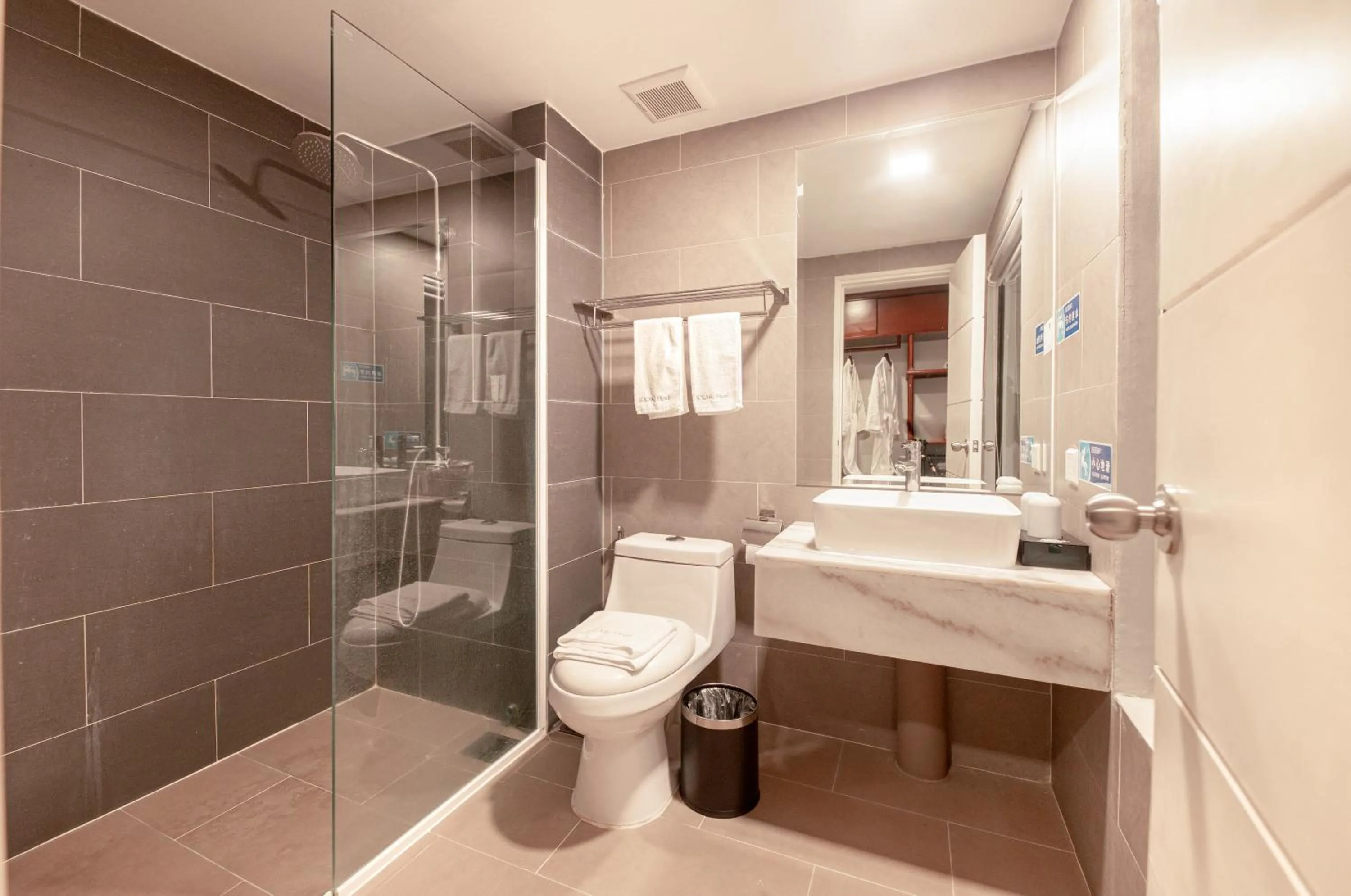 Toilet in Solar Hotel