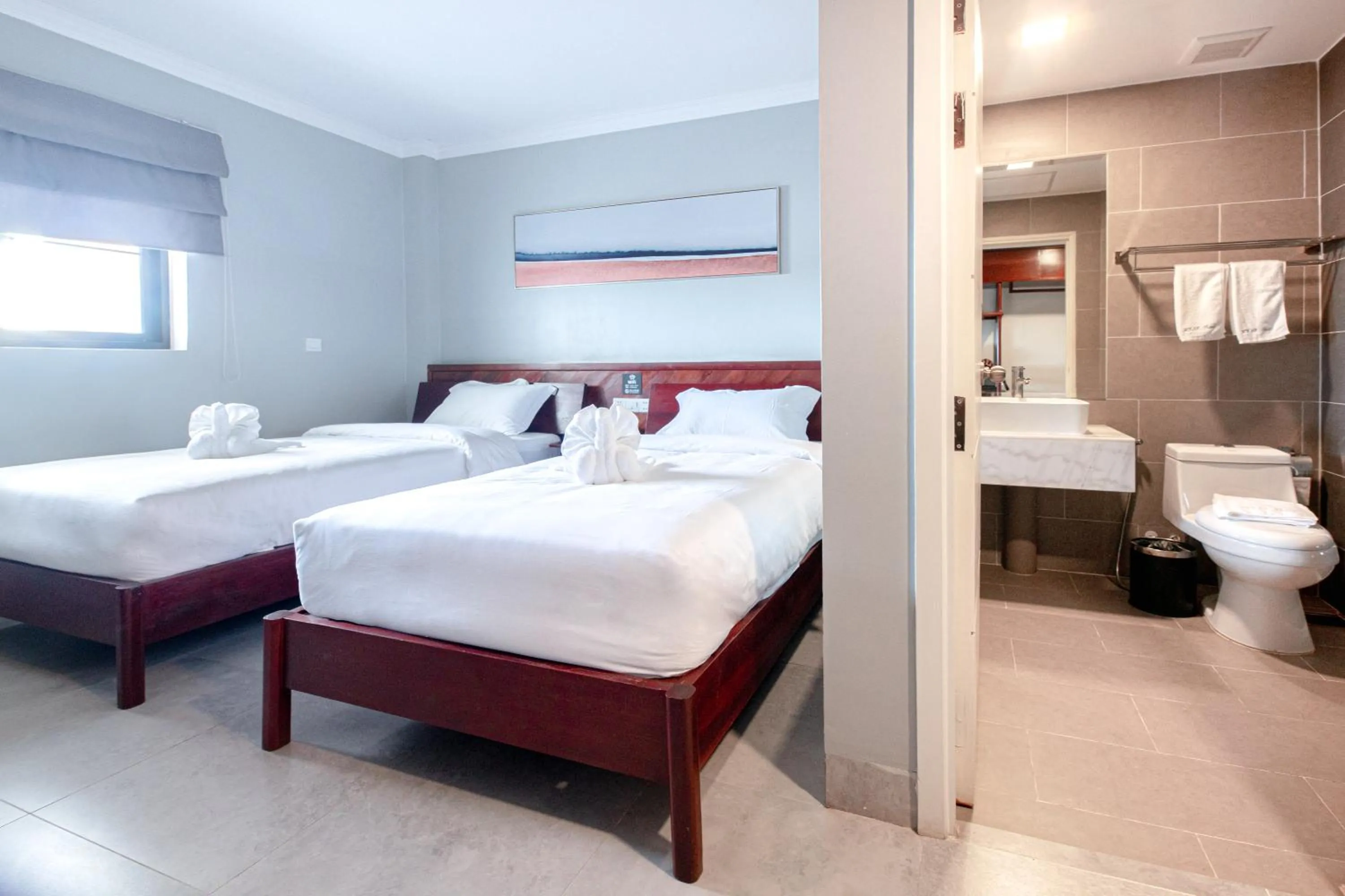 Photo of the whole room, Bed in Solar Hotel