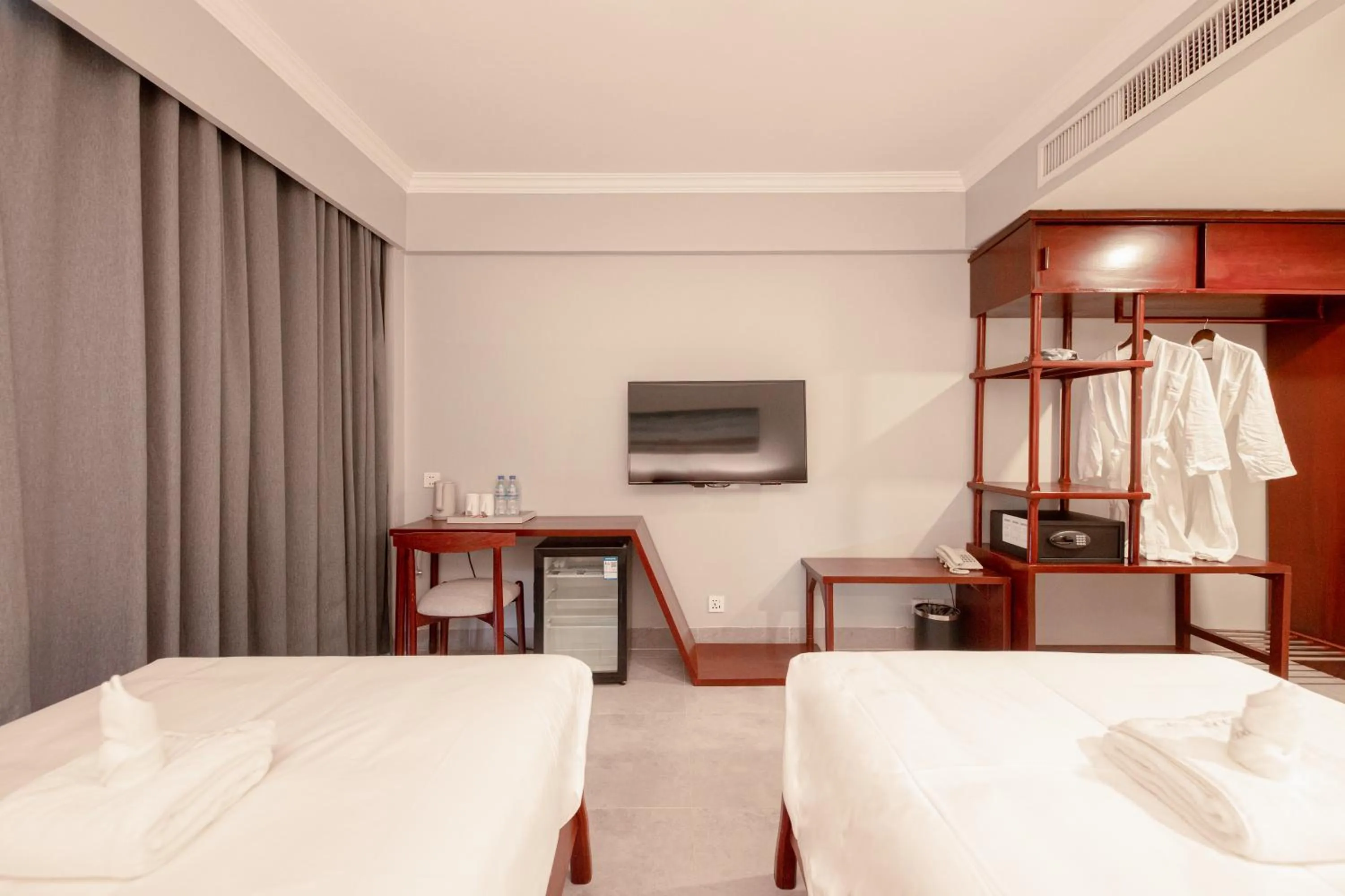 Photo of the whole room, Bed in Solar Hotel