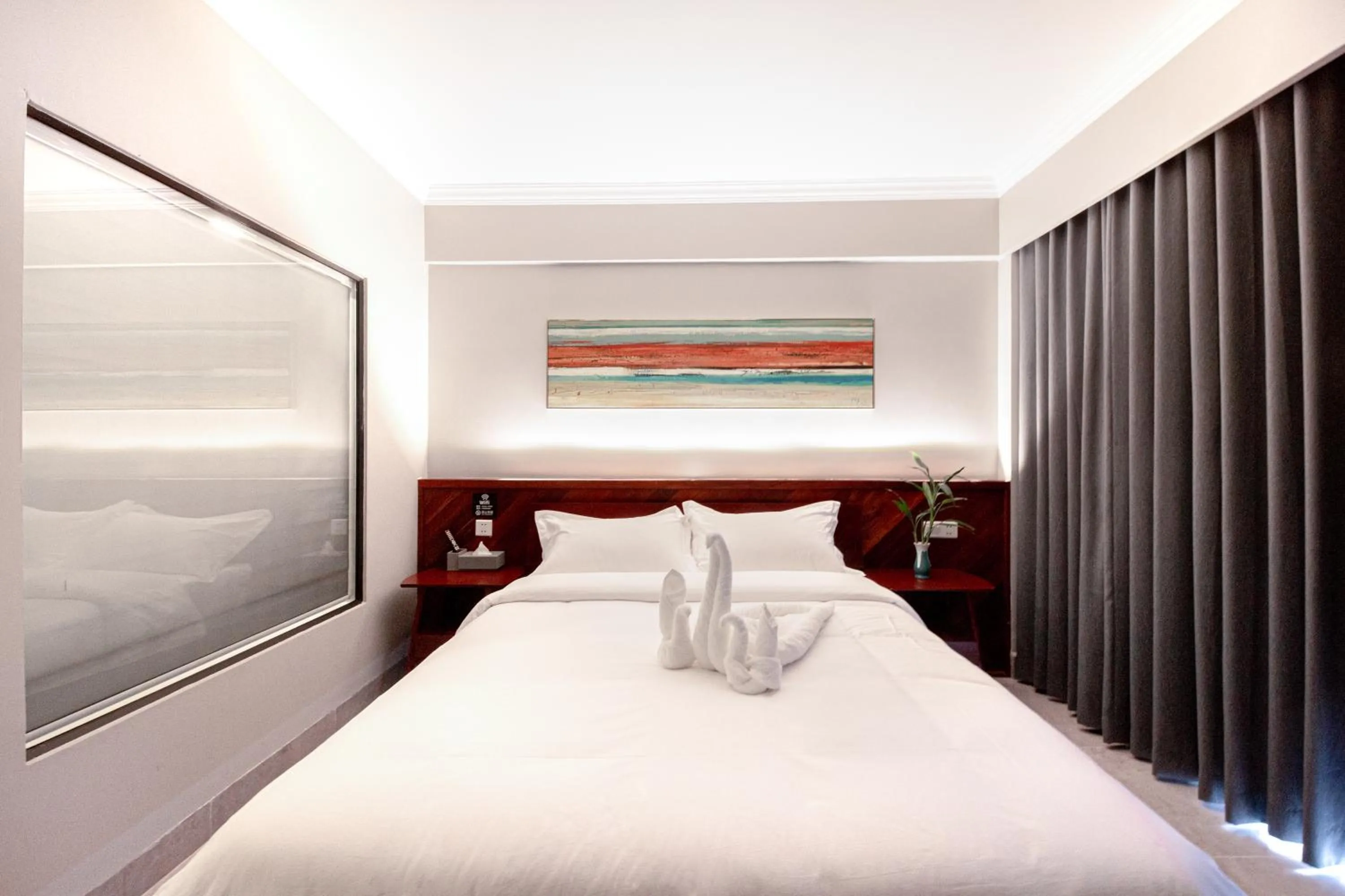 Photo of the whole room, Bed in Solar Hotel