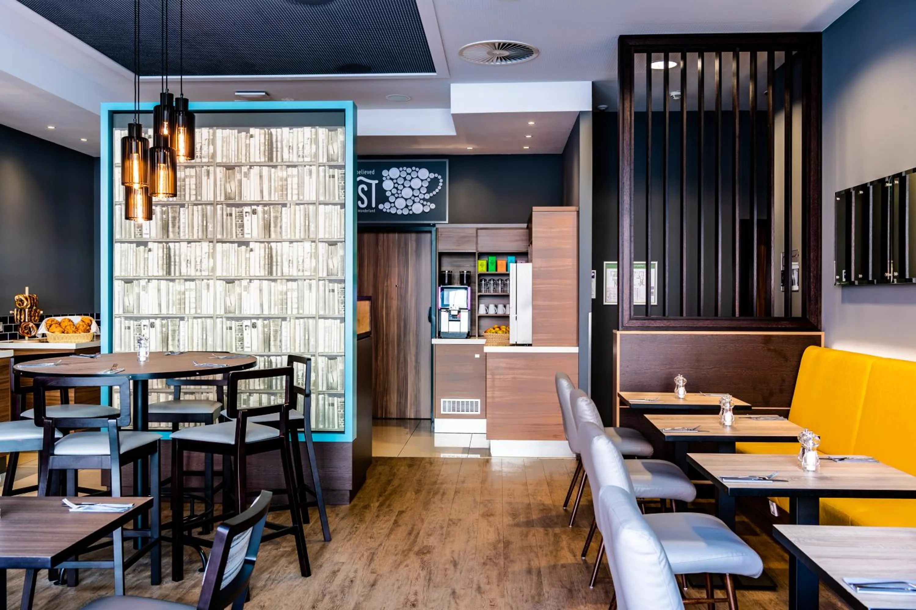 Restaurant/places to eat in Premier Inn Nürnberg City Centre