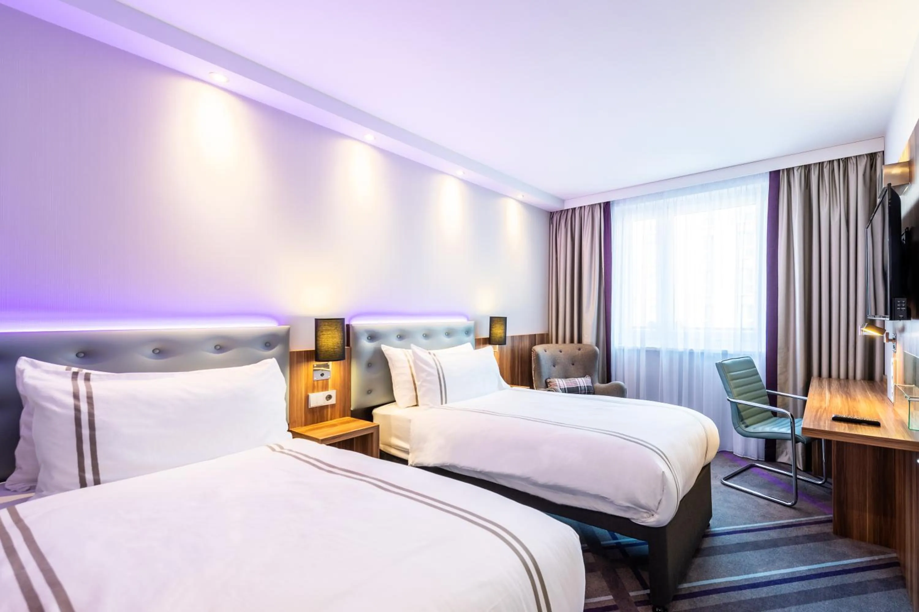 Bed in Premier Inn Nürnberg City Centre