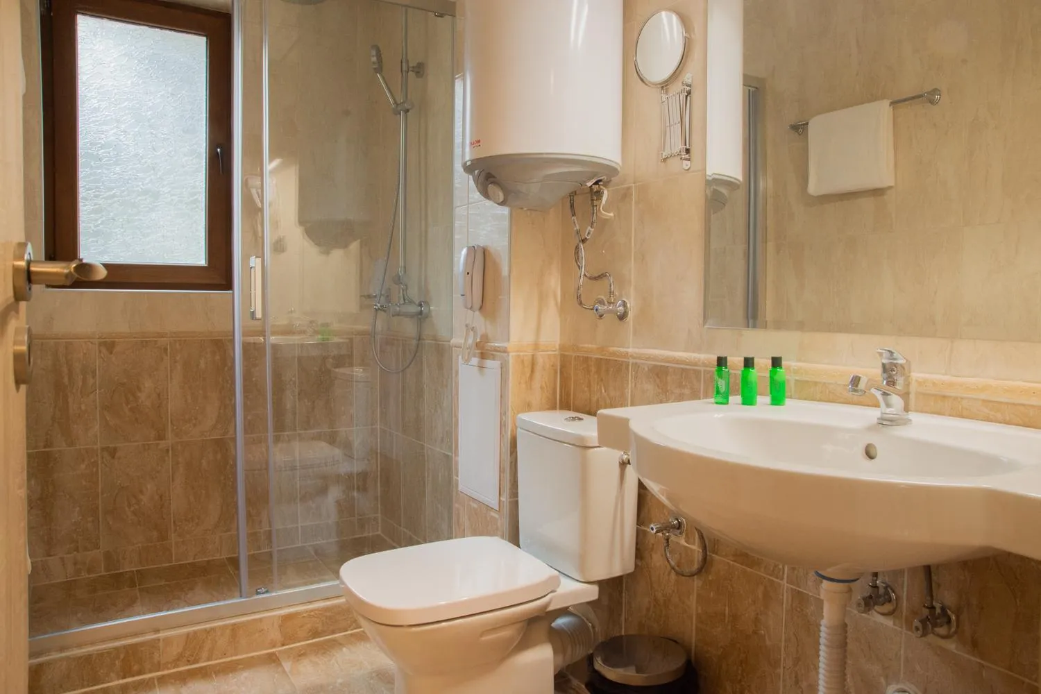 Shower in Vemara City Boutique Hotel-free parking
