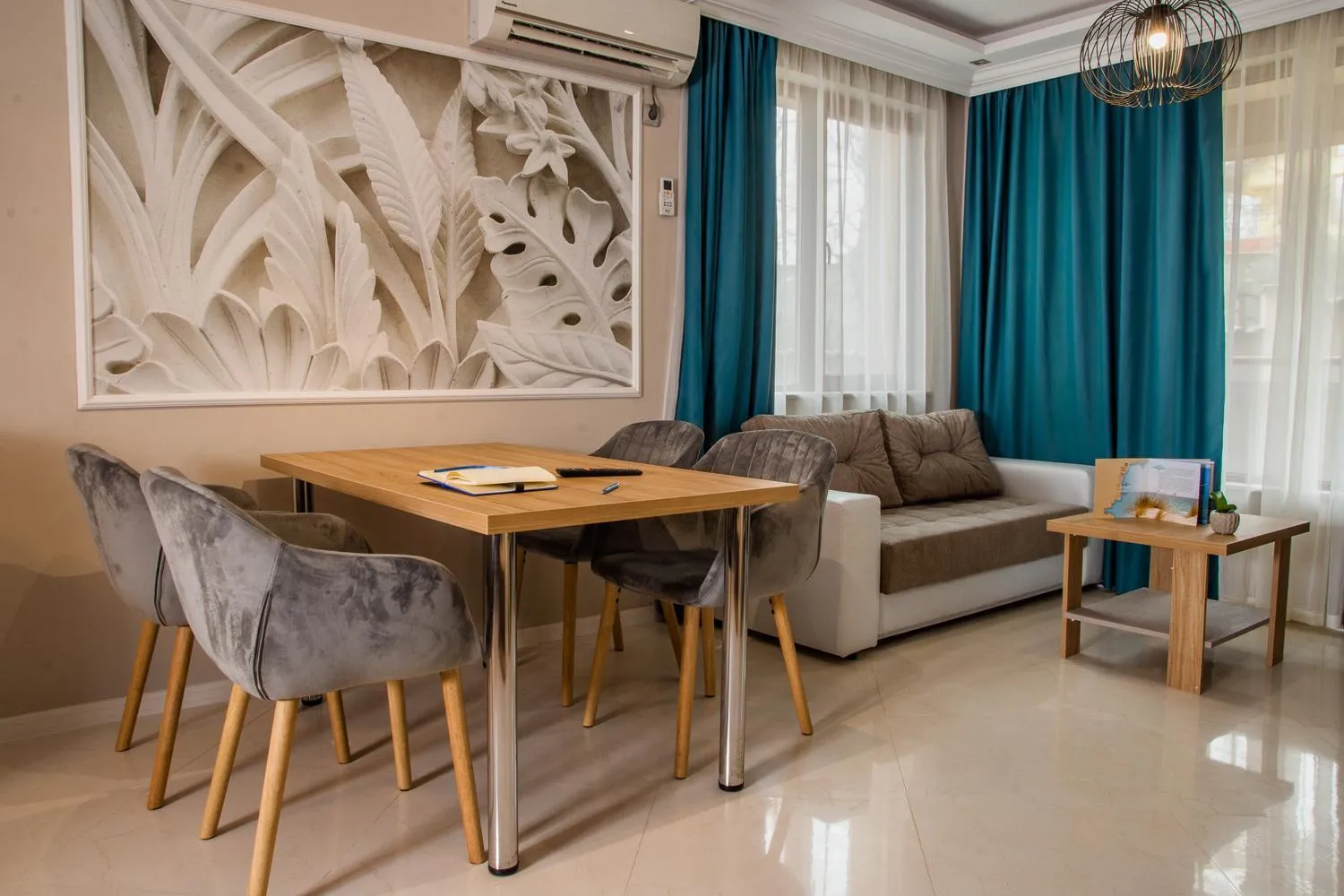Living room in Vemara City Boutique Hotel-free parking