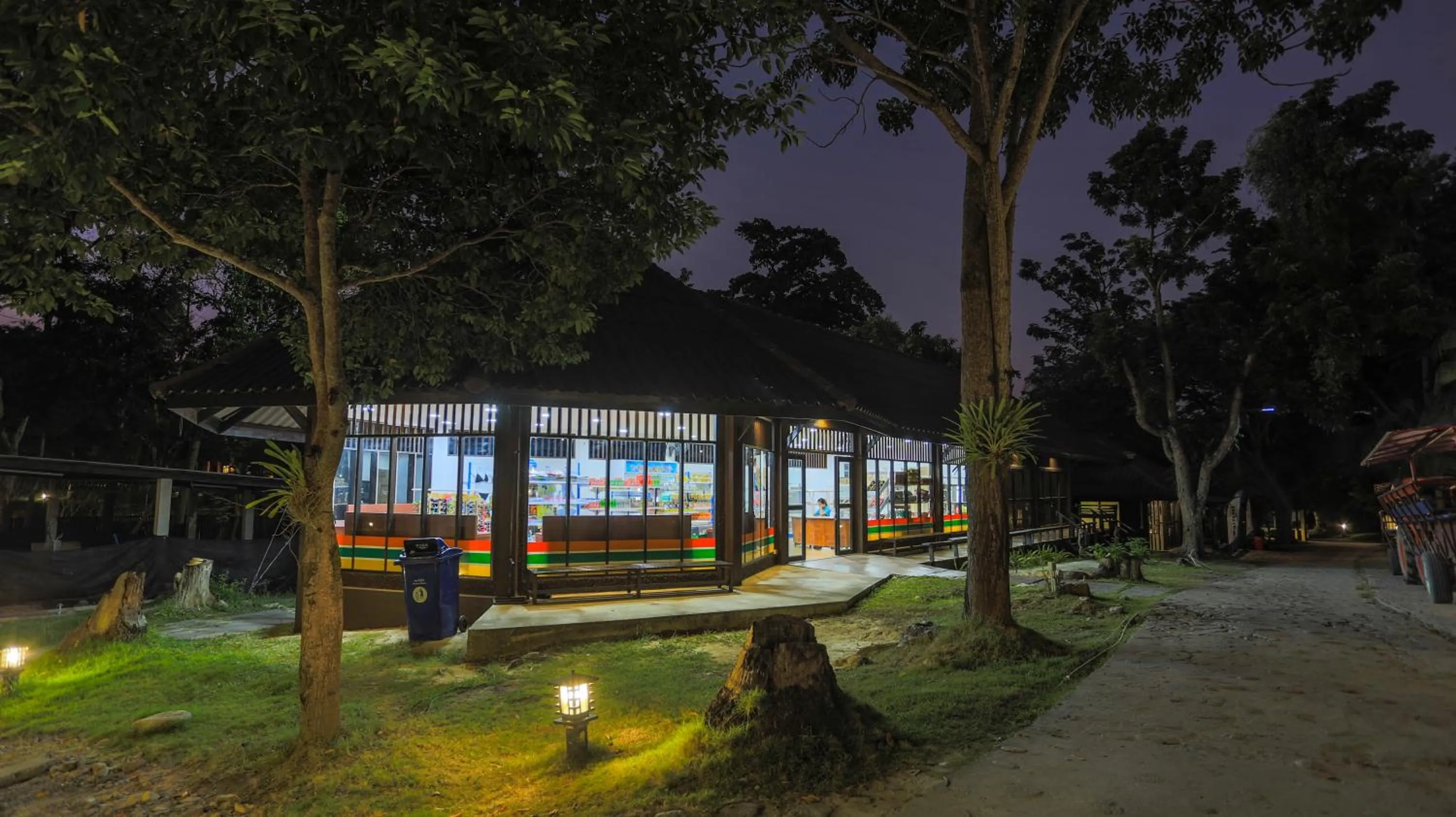 Supermarket/grocery shop in Ban Raya Resort and Spa