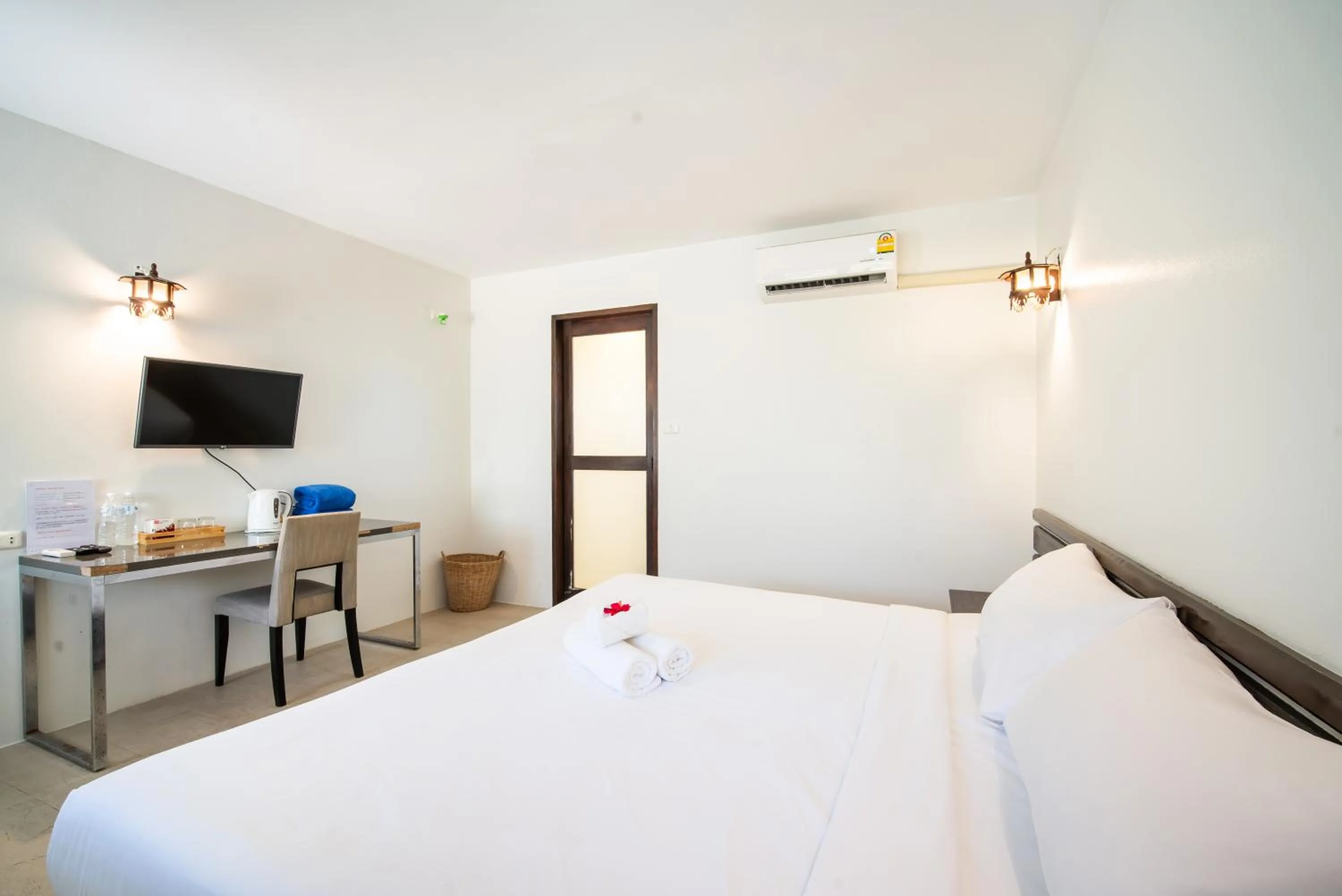 Photo of the whole room, Bed in Ban Raya Resort and Spa