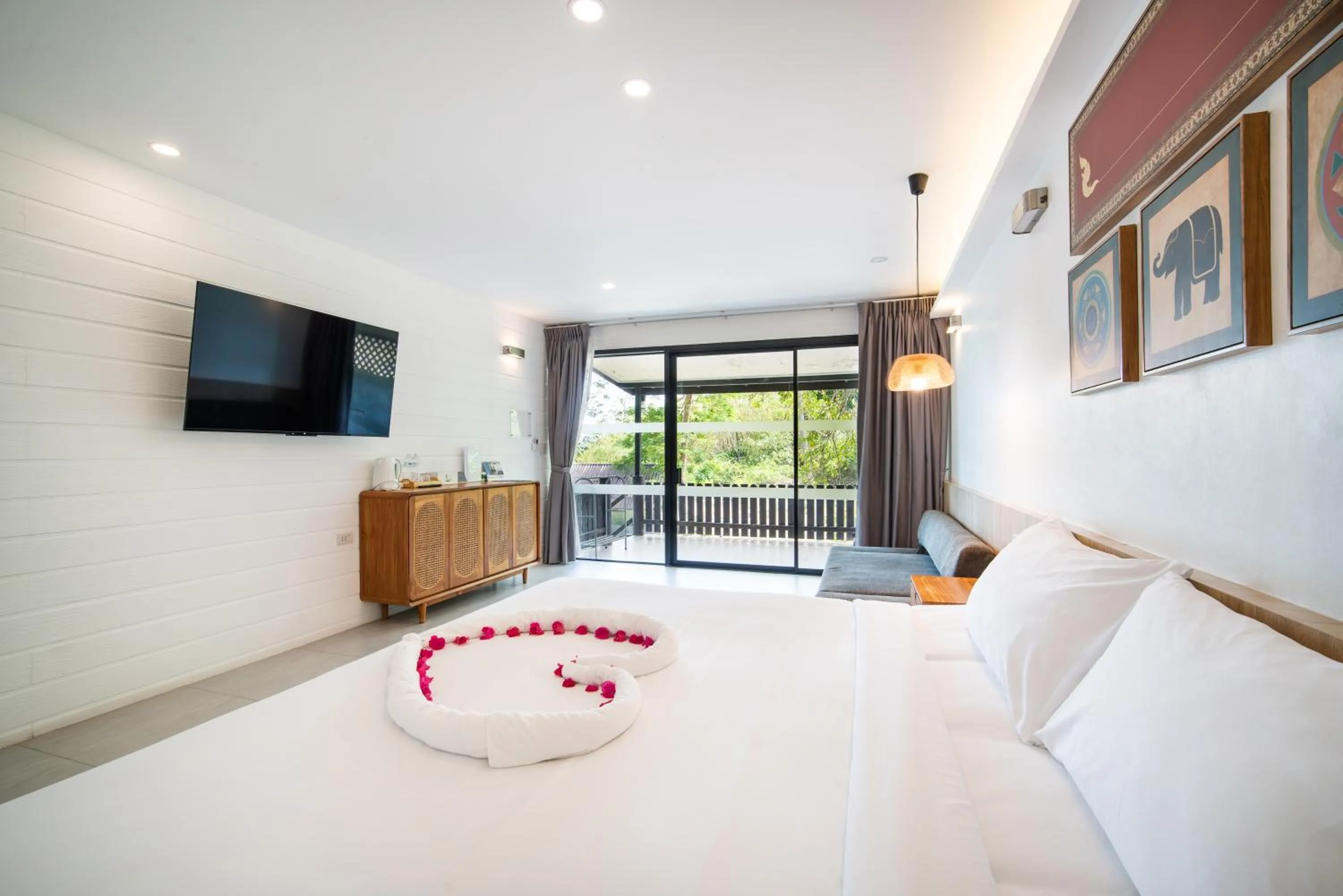 View (from property/room), Bed in Ban Raya Resort and Spa