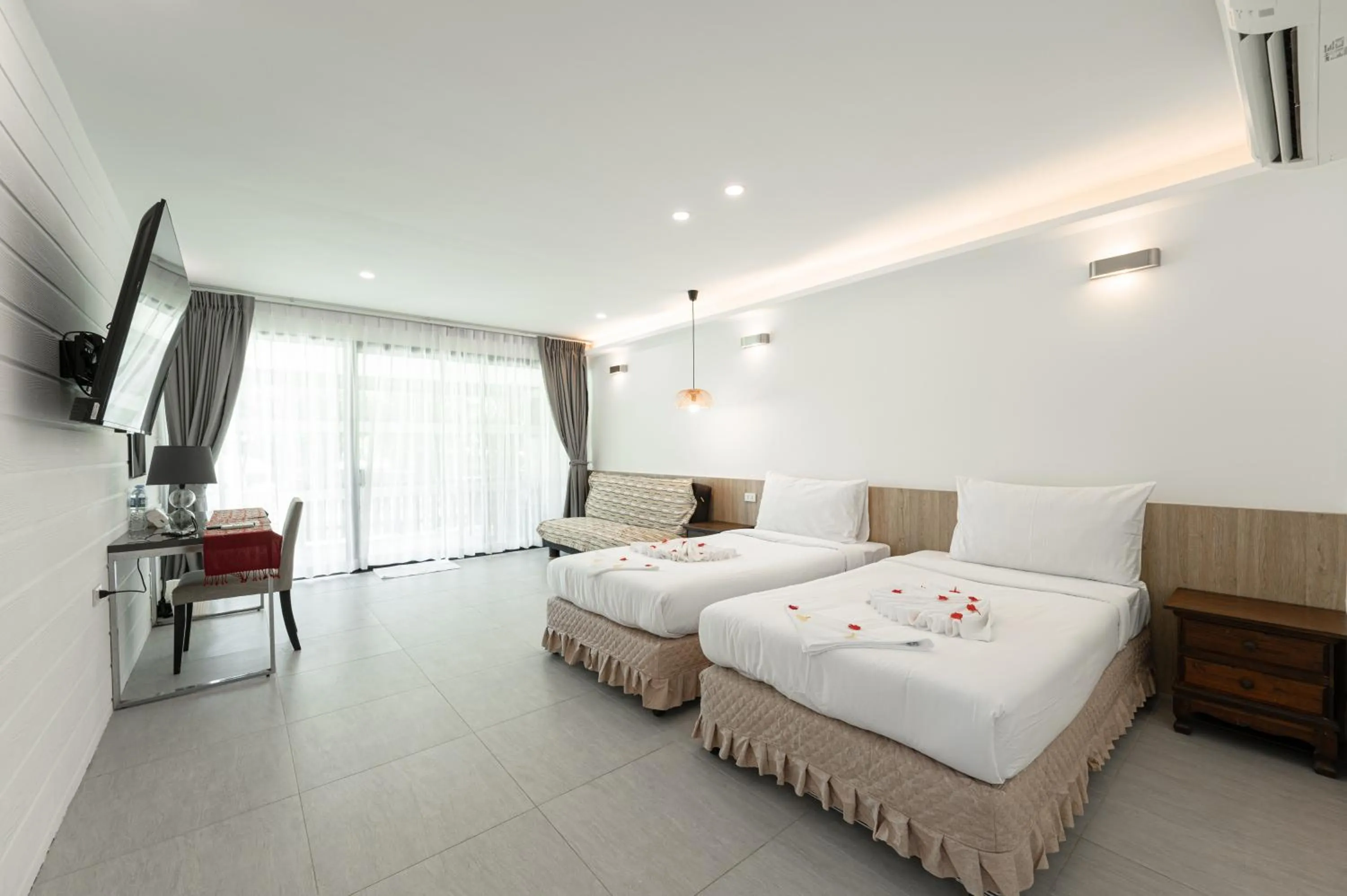 Bed in Ban Raya Resort and Spa