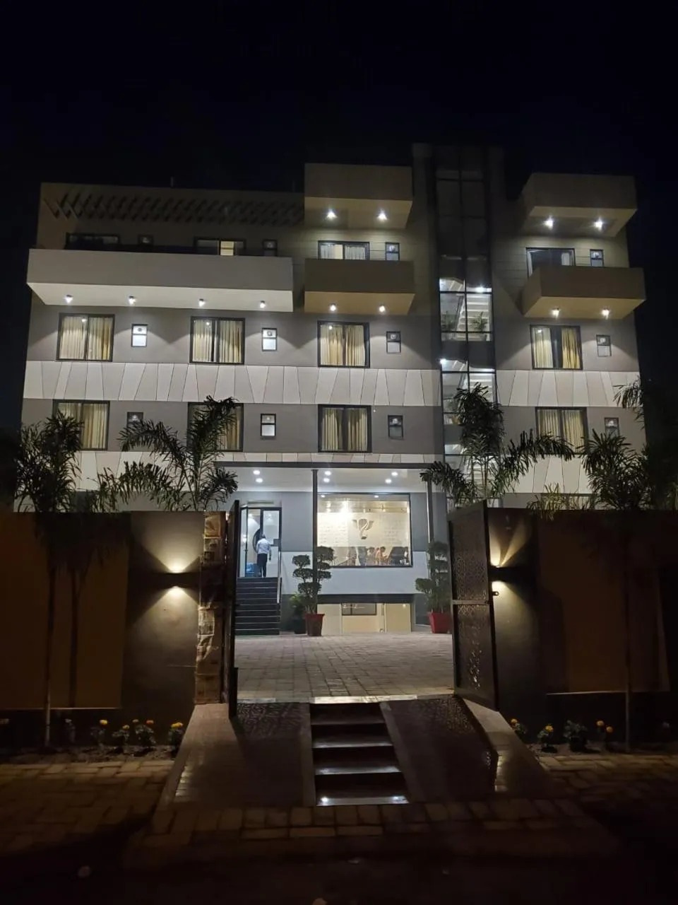 Property building in Hotel The Golf 1