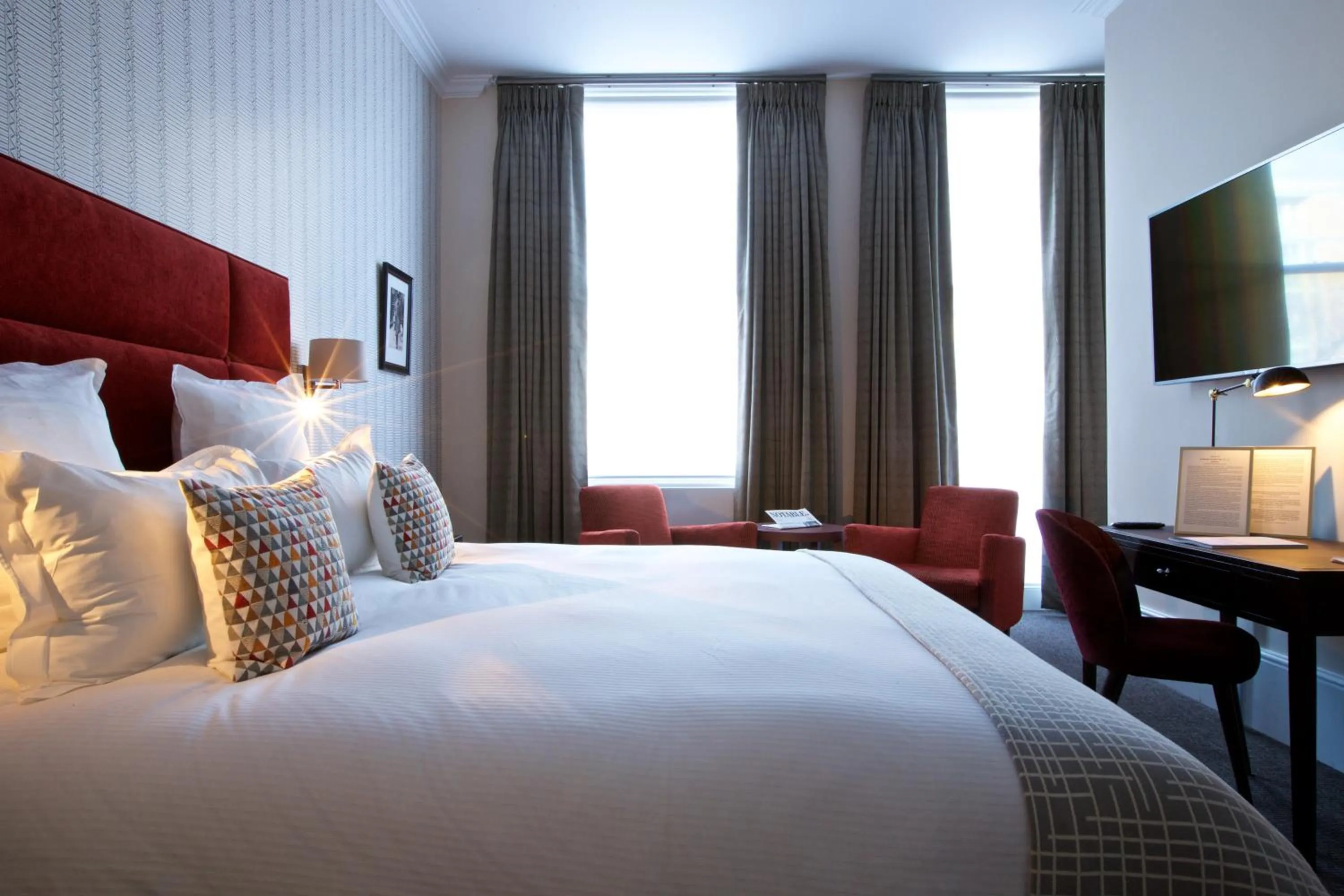 Bed in 54 Queen's Gate Hotel