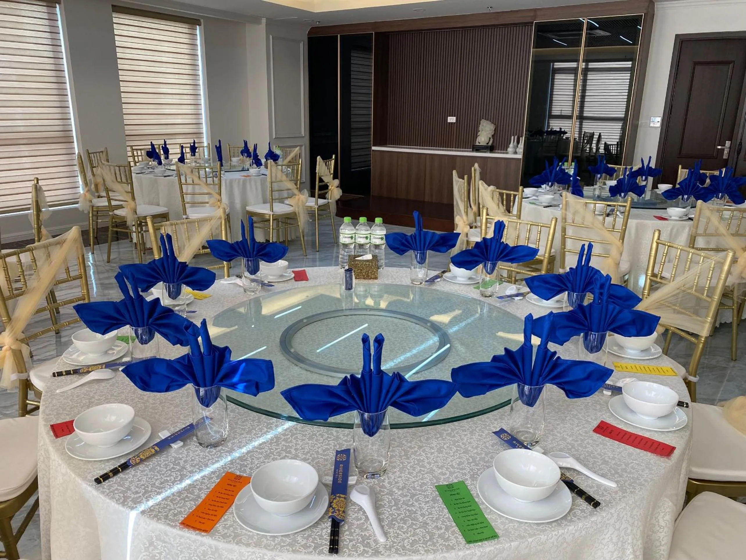 Restaurant/places to eat in Riverside Hotel Hà Nam