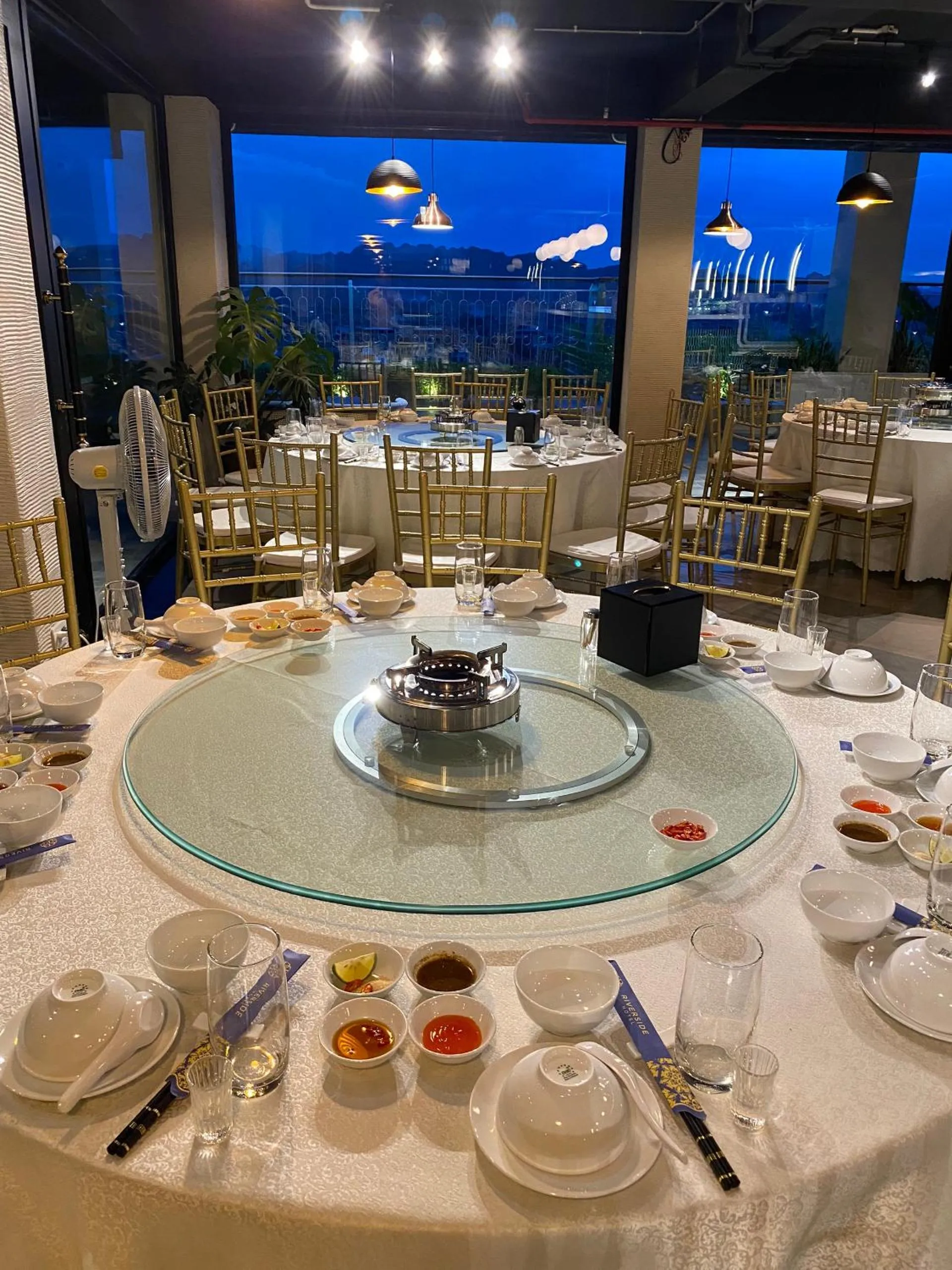 Restaurant/places to eat in Riverside Hotel Hà Nam