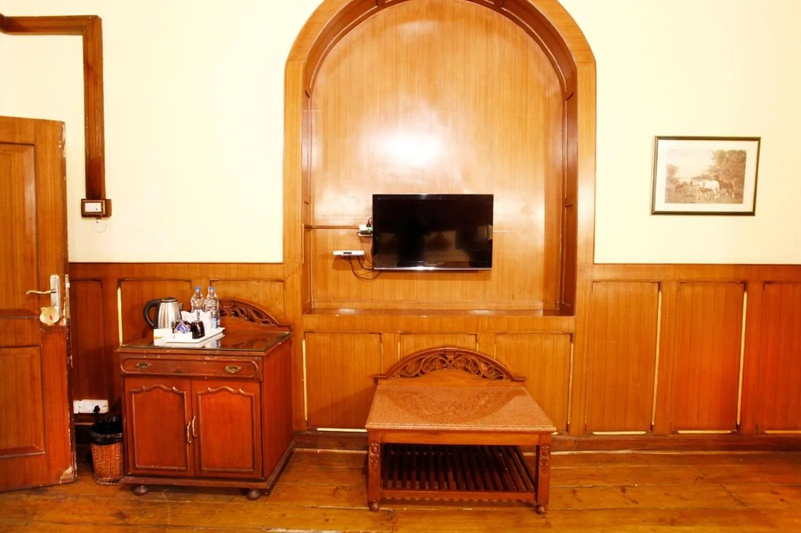 TV and multimedia in The Palace Belvedere Nainital By Royal Collection Hotels