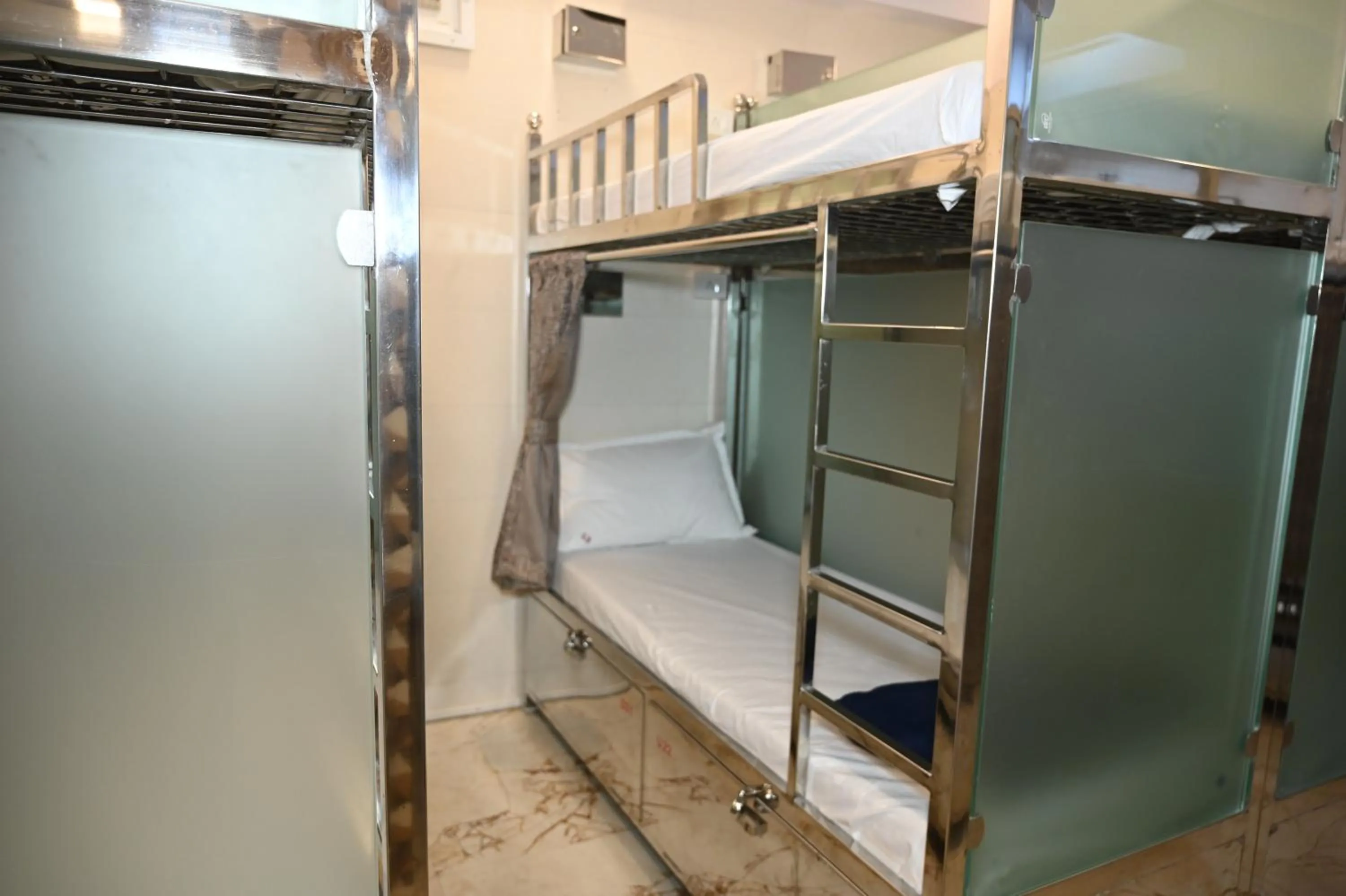 Bed in Sagar Dormitory Andheri - Nearest to Andheri Railway Station West