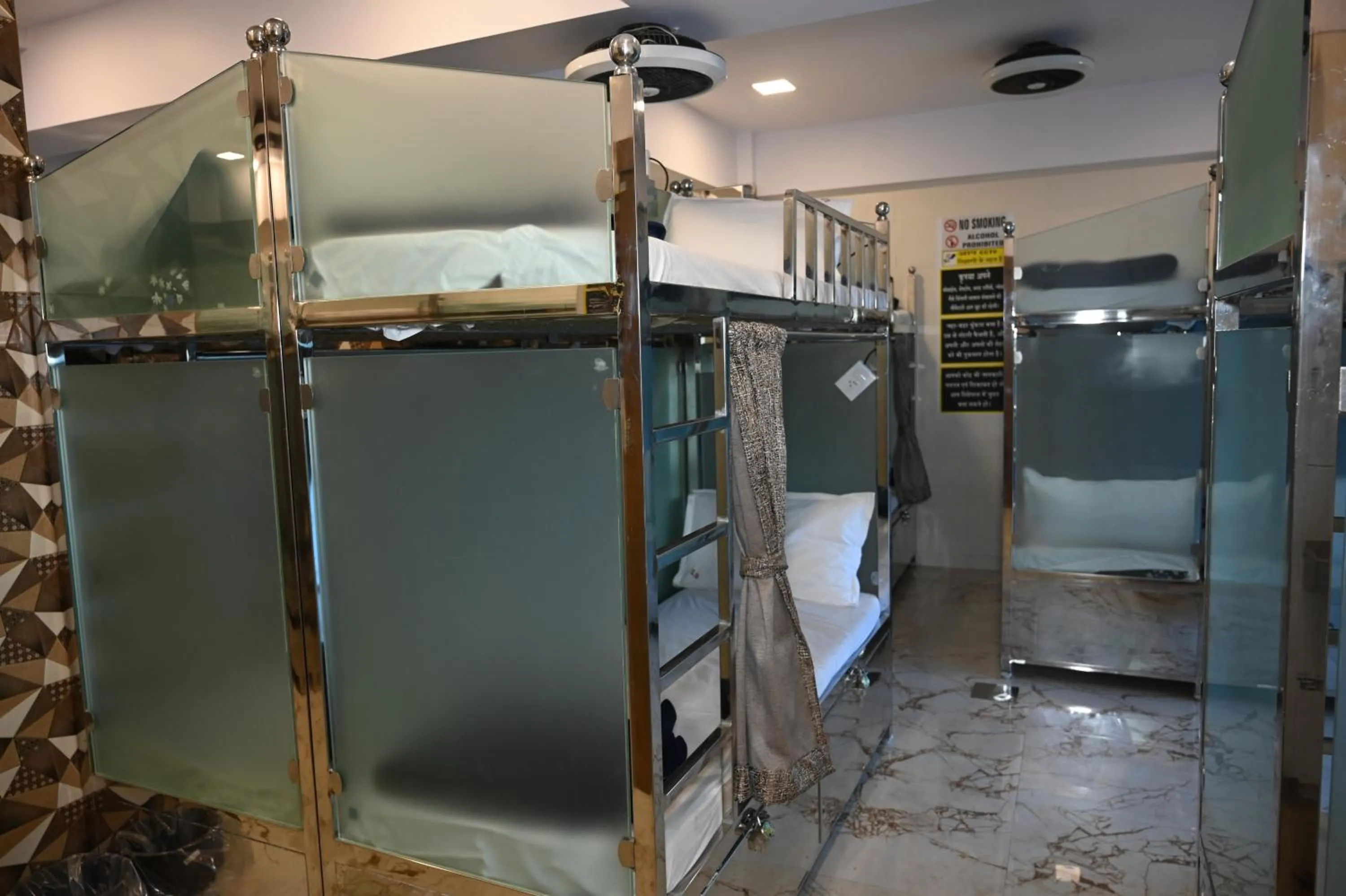 Bed in Sagar Dormitory Andheri - Nearest to Andheri Railway Station West