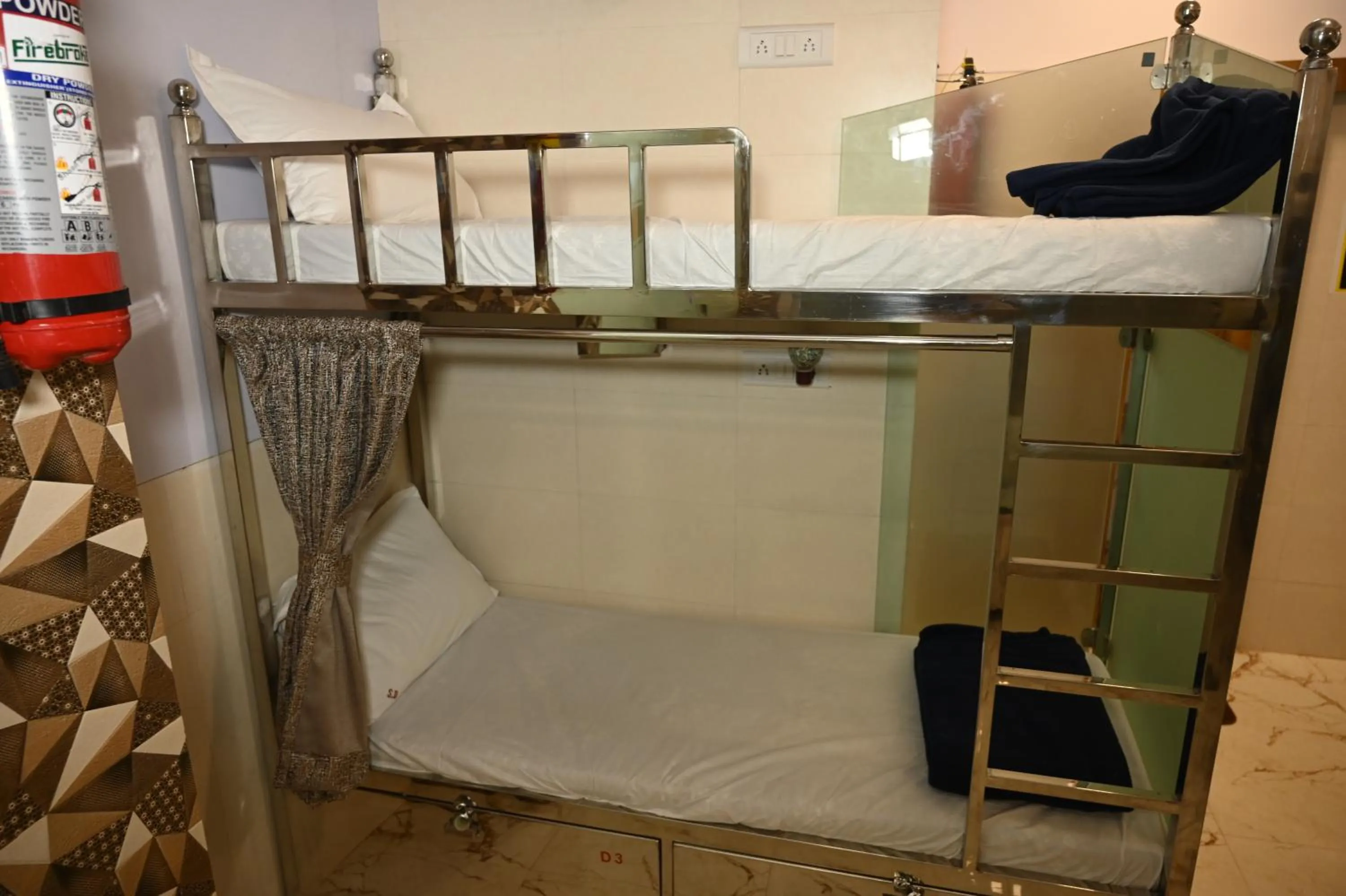 Bed in Sagar Dormitory Andheri - Nearest to Andheri Railway Station West