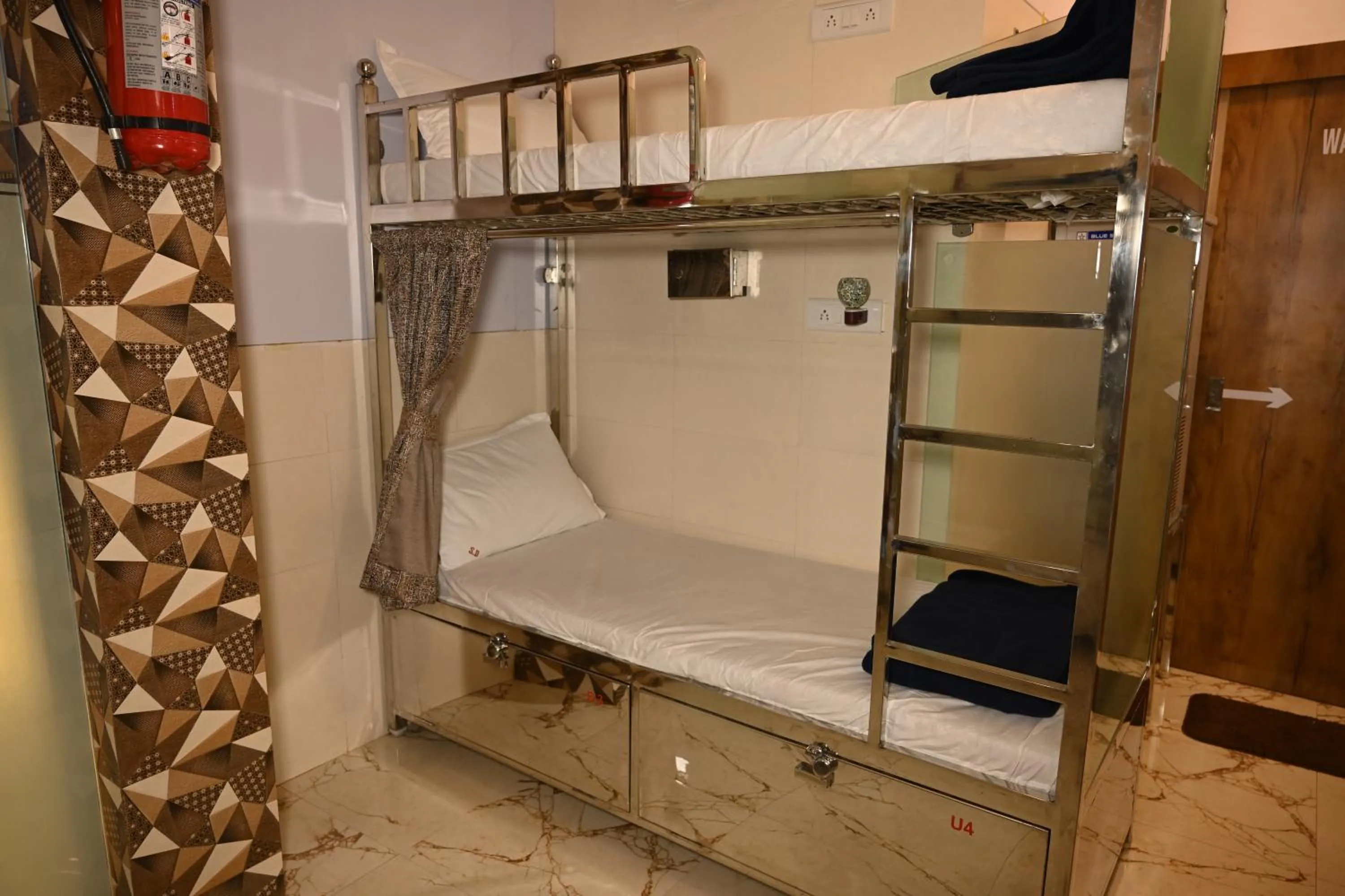 Bed in Sagar Dormitory Andheri - Nearest to Andheri Railway Station West