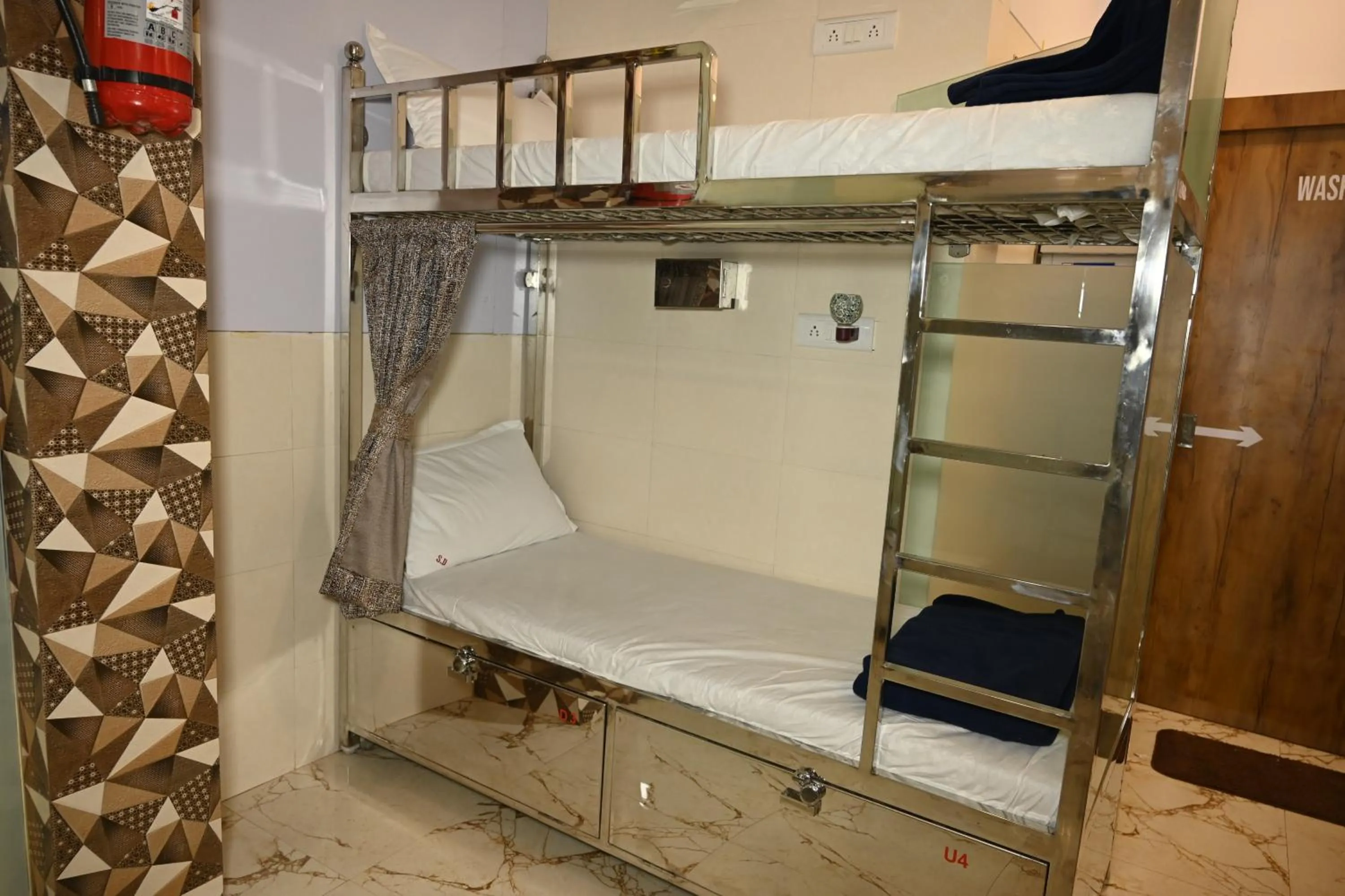 Bed in Sagar Dormitory Andheri - Nearest to Andheri Railway Station West