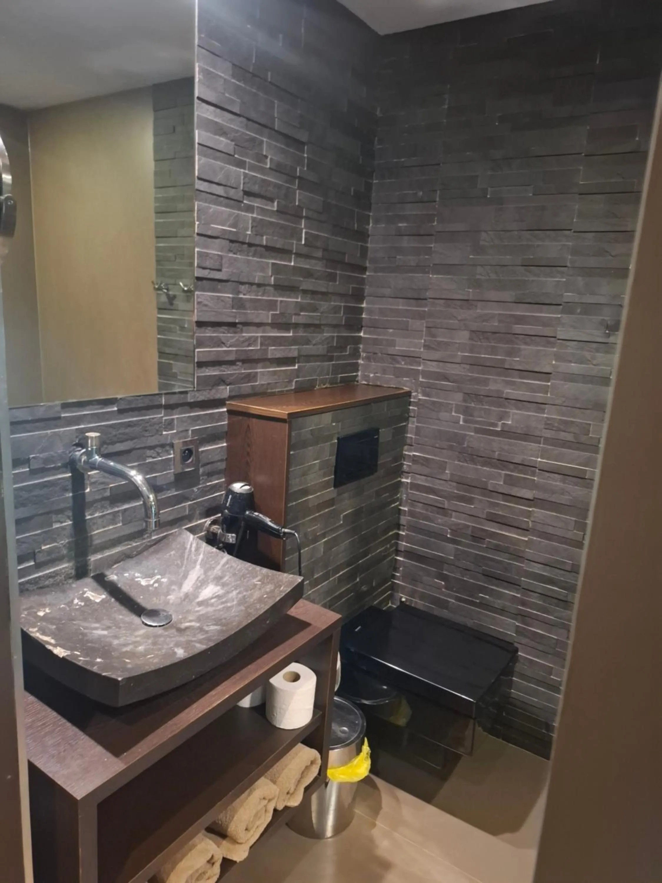 Shower in B&B Finis terrae with wellness