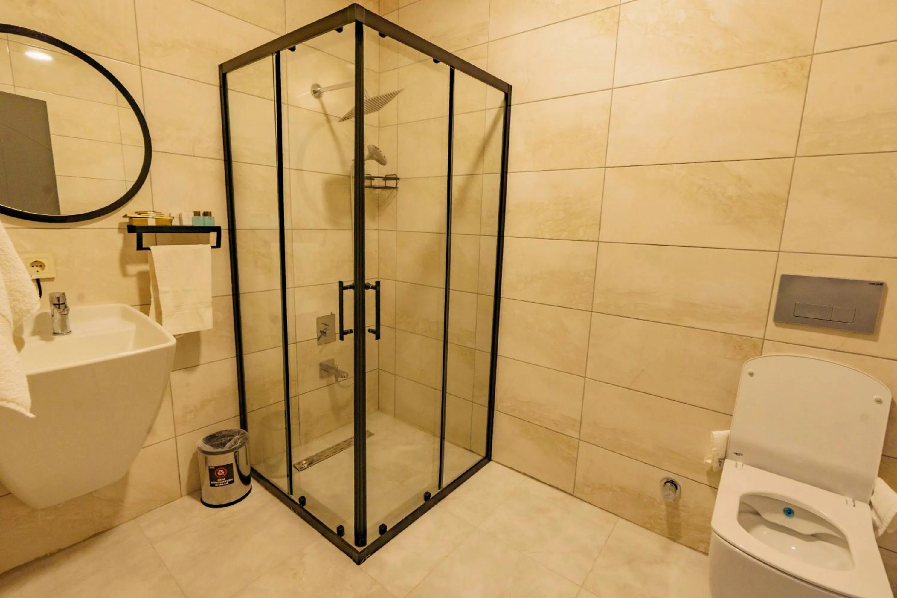 Shower in Macartaşı Hotel