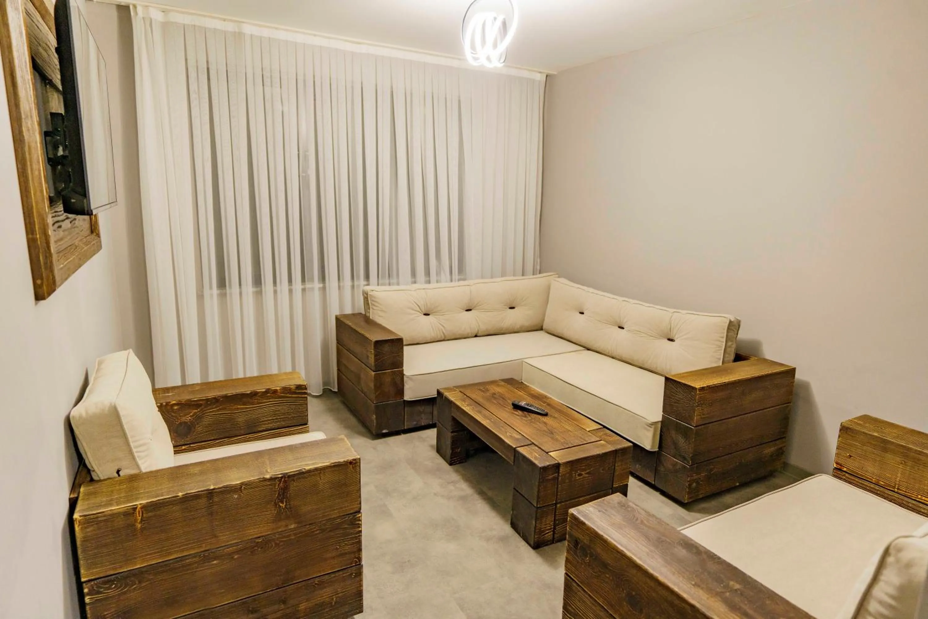 Seating area in Macartaşı Hotel