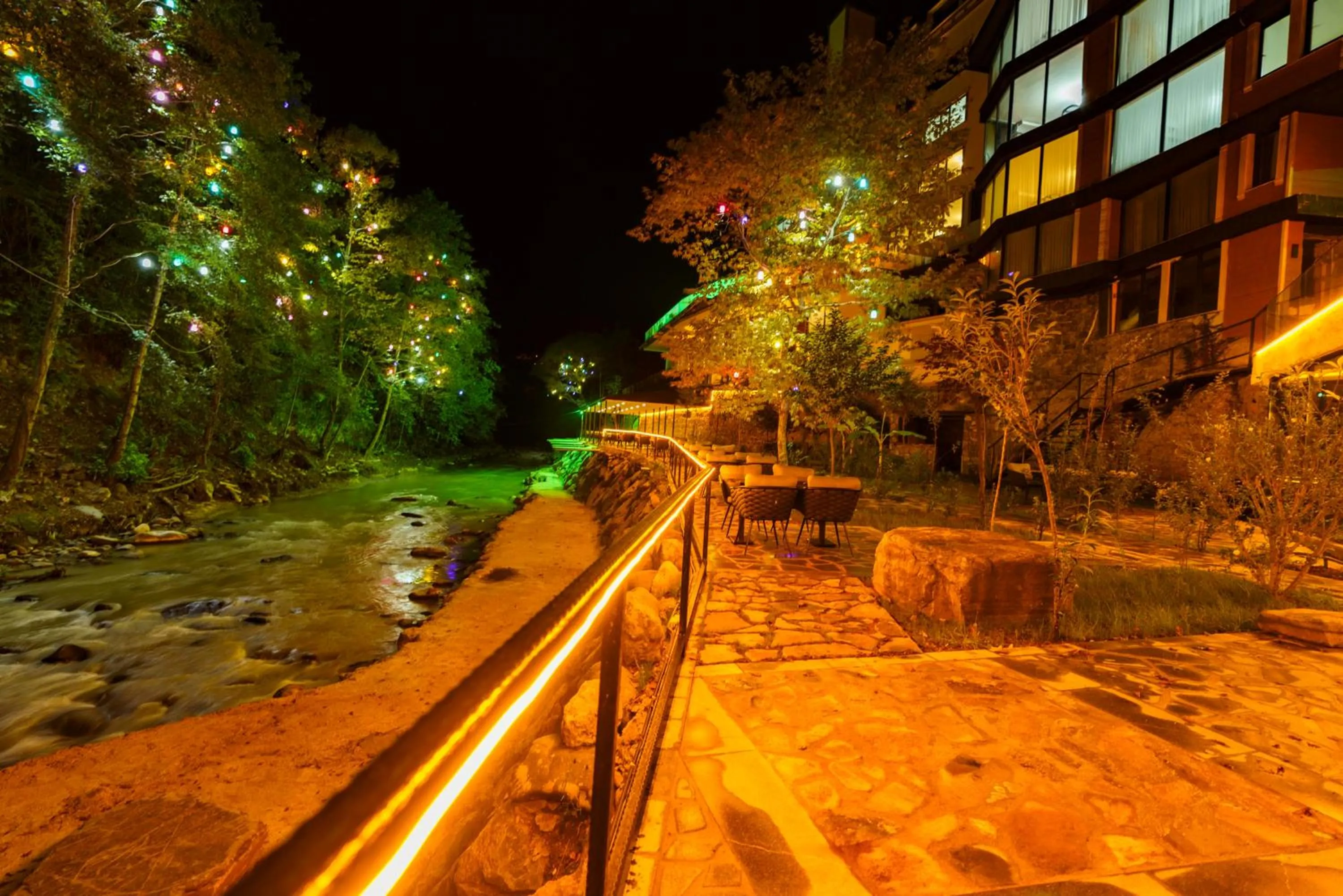 Restaurant/places to eat in Macartaşı Hotel