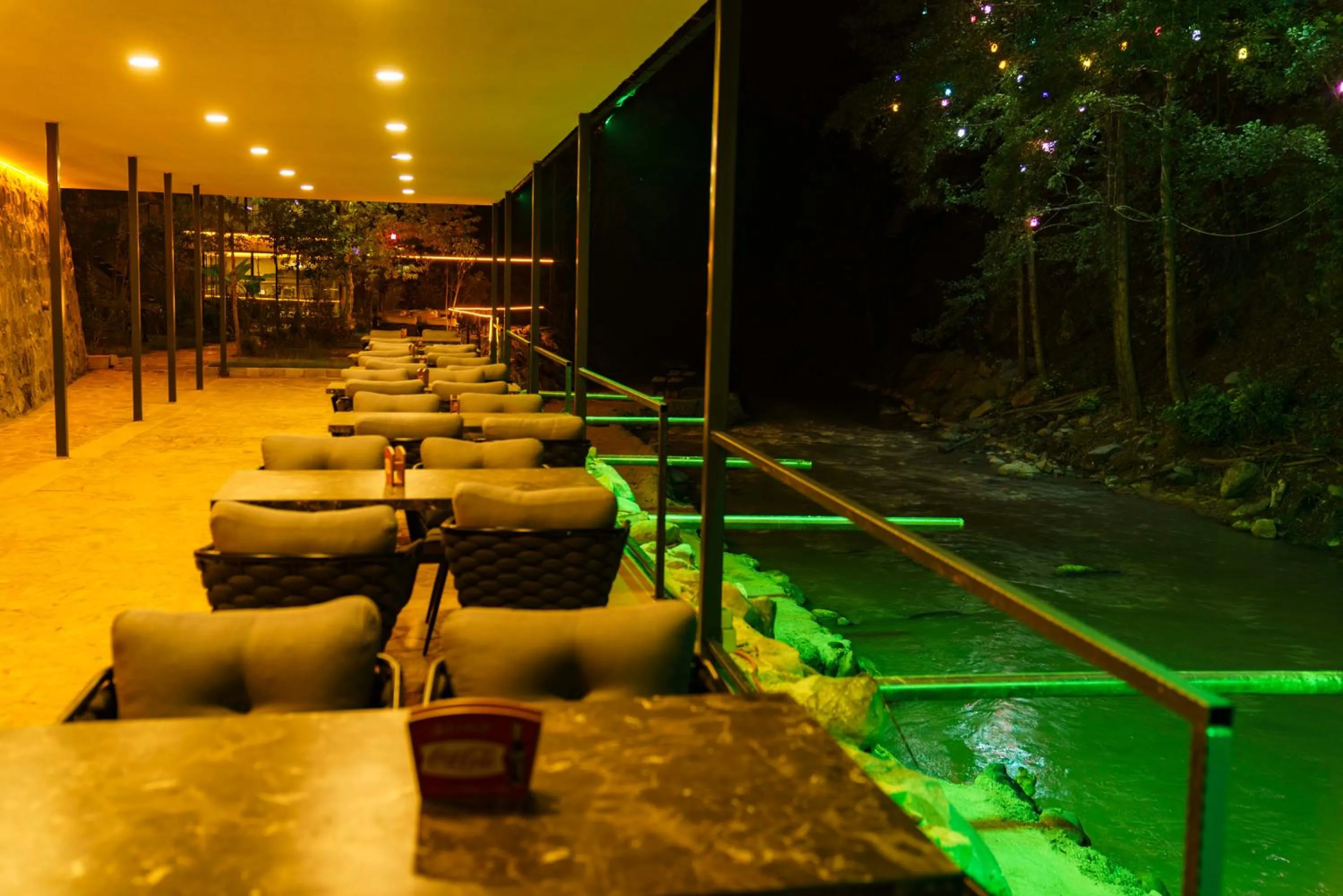 Restaurant/places to eat in Macartaşı Hotel