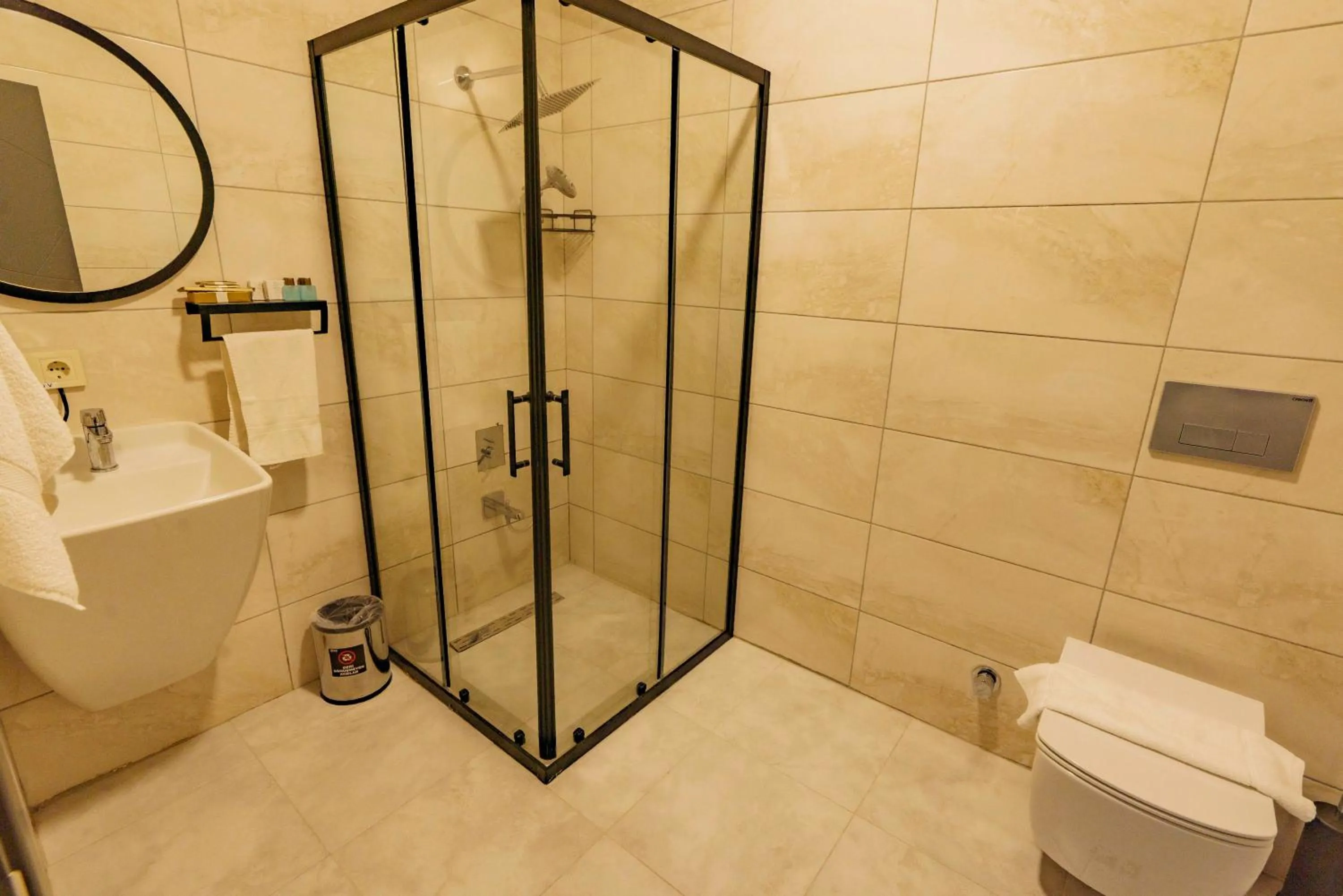 Shower in Macartaşı Hotel